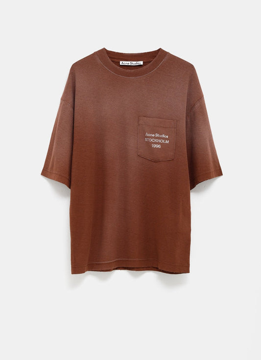 Camiseta con bolsillo y logo para mujer