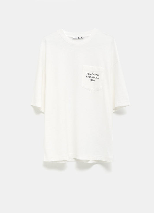 Camiseta con bolsillo y logo para hombre