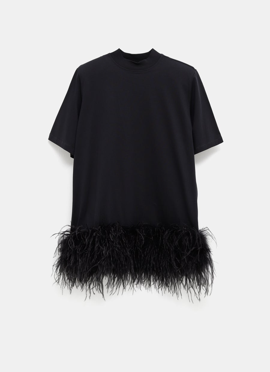 Vestido camiseta con plumas