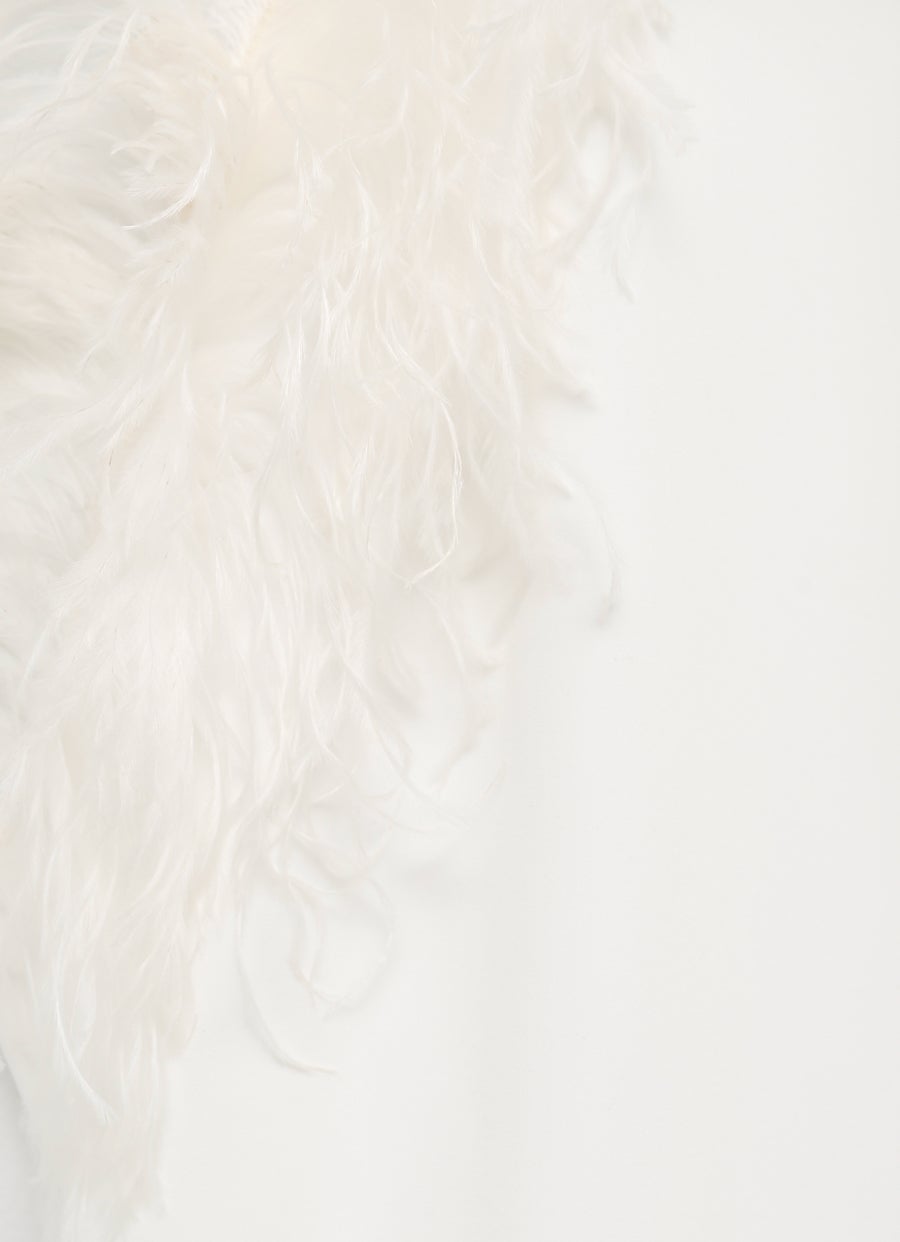 Vestido mini con plumas