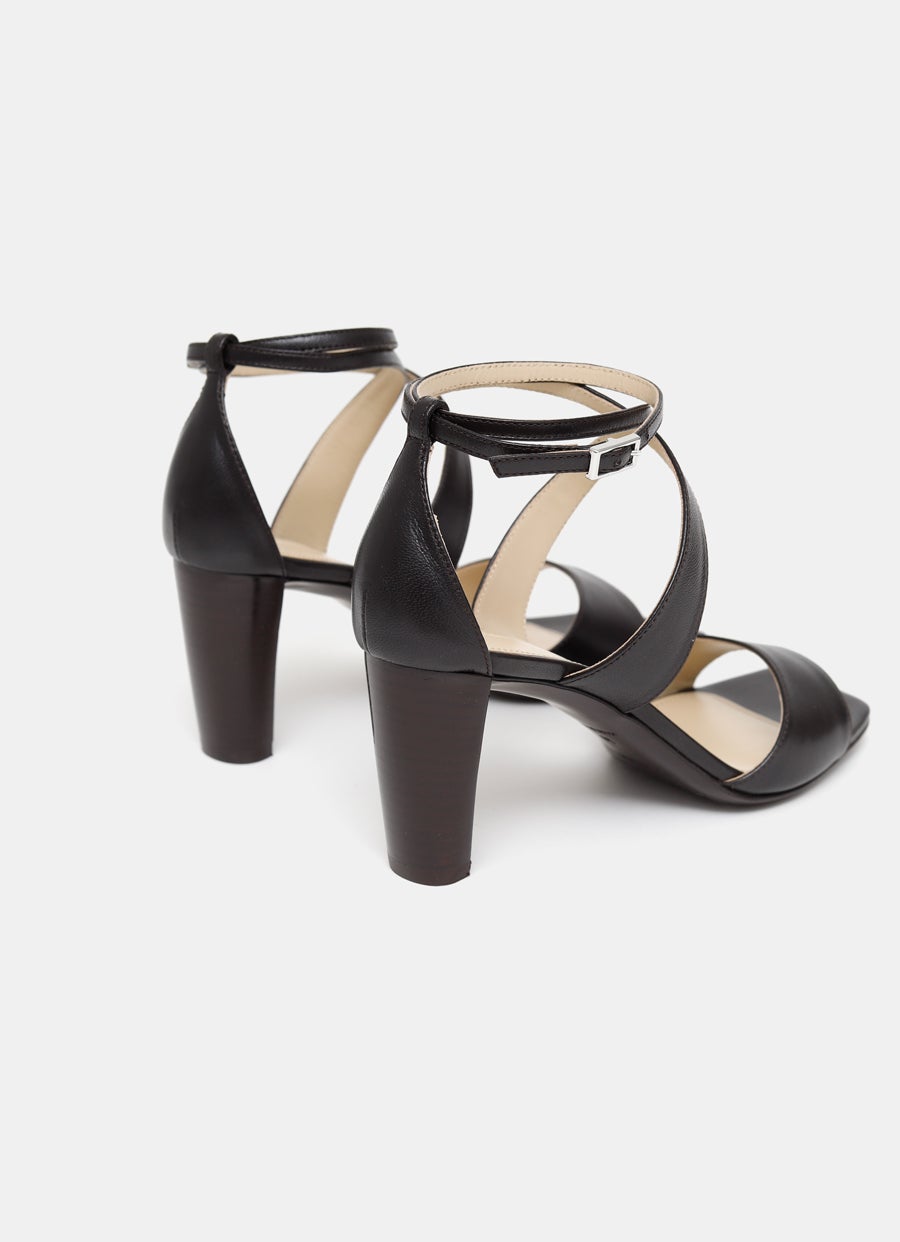 Sandalia Cross con hebilla