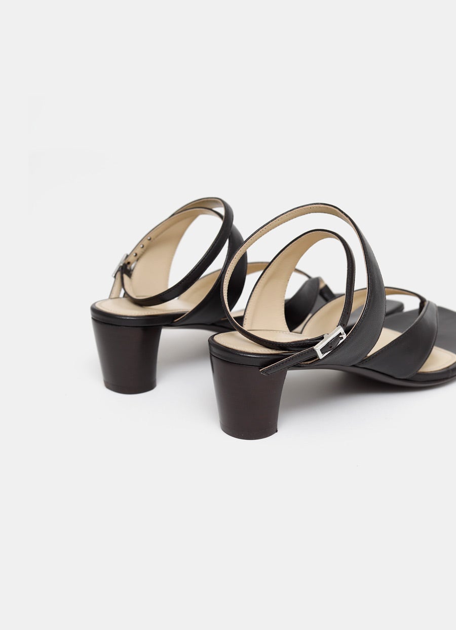 Sandalia con hebilla