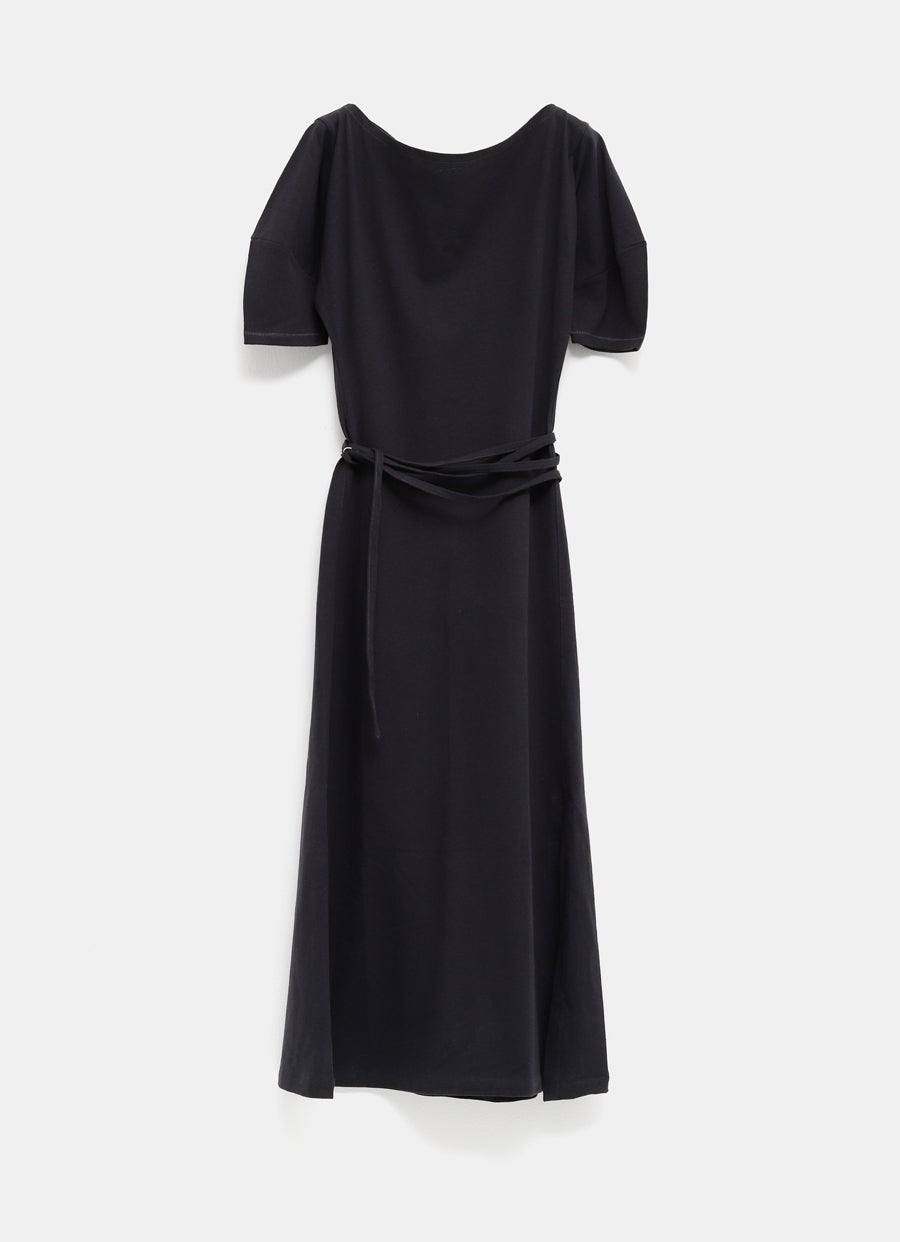 Vestido con hombros al descubierto