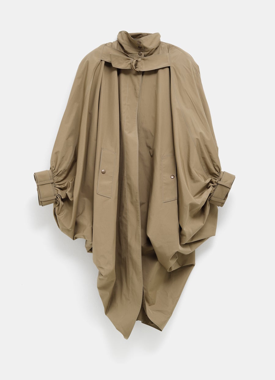 Abrigo capa oversize de cuello alto