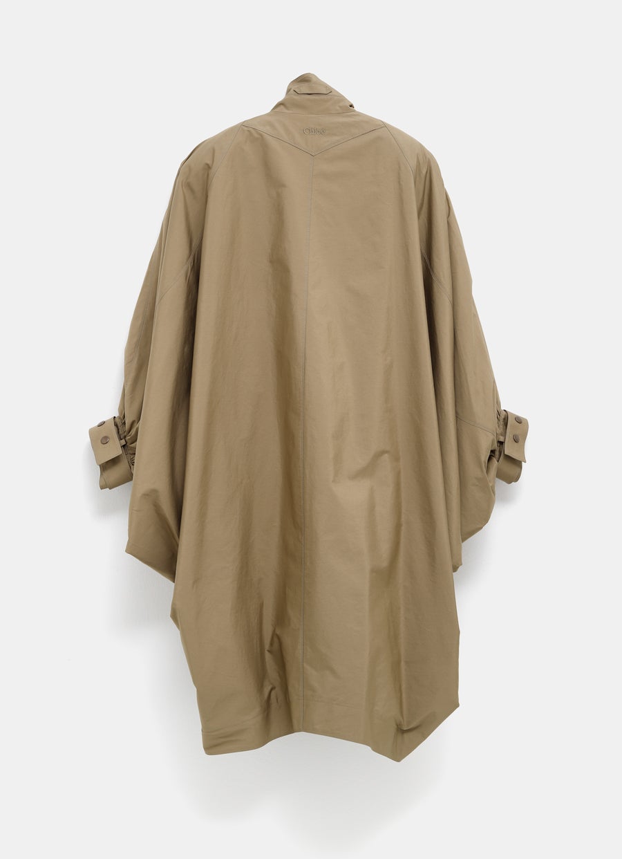 Abrigo capa oversize de cuello alto