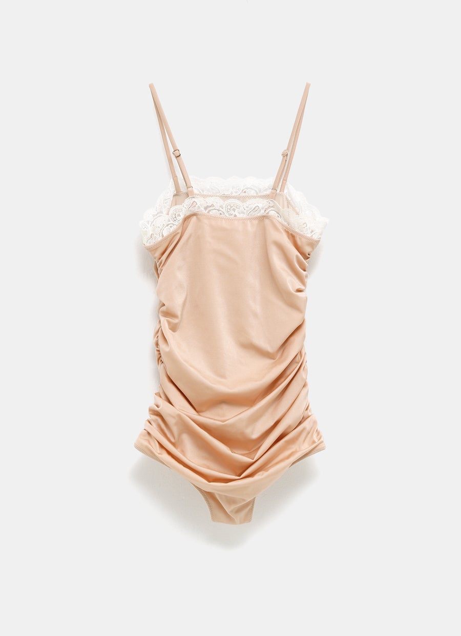 Body fruncido con encaje