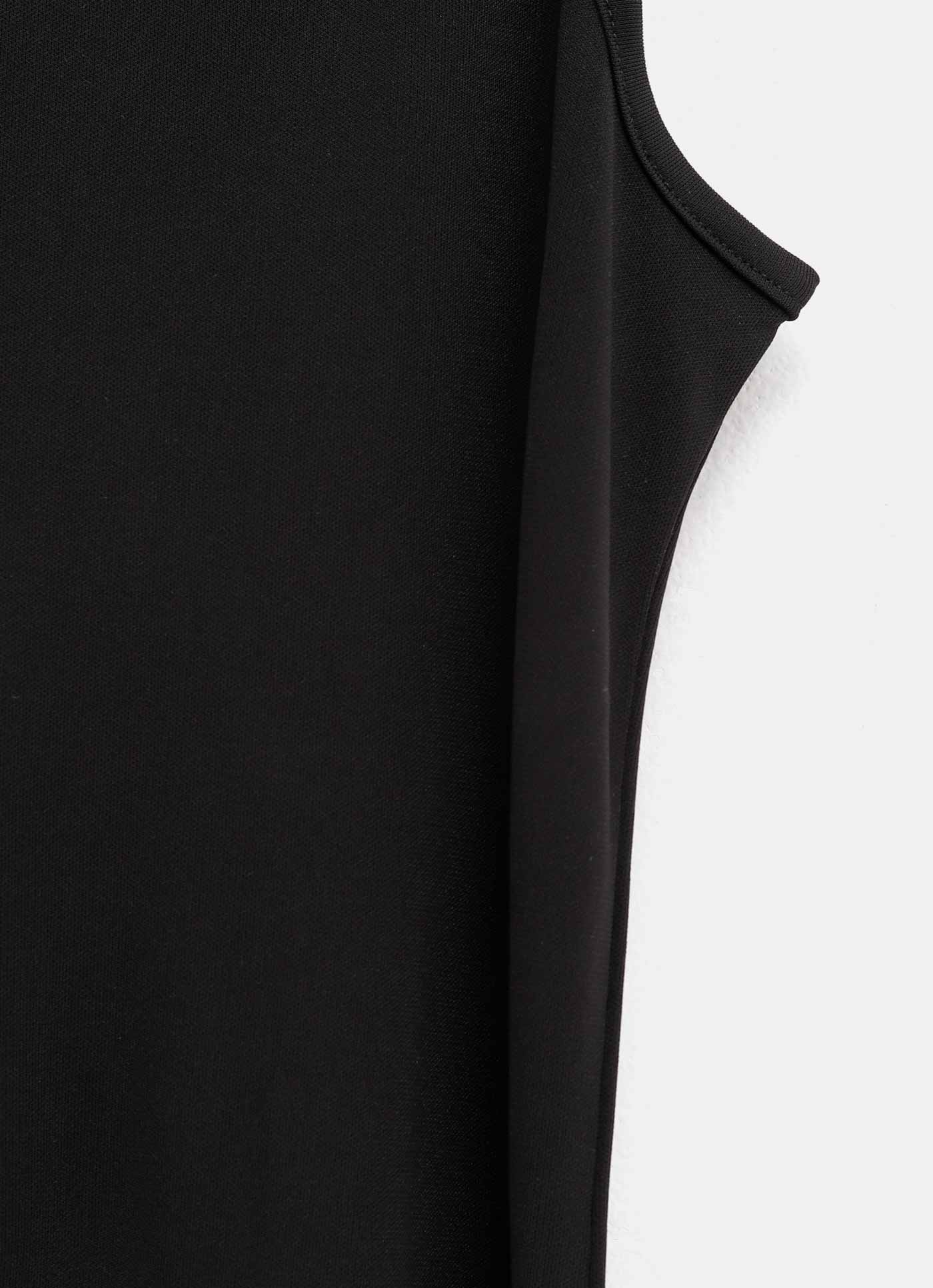 Vestido fluido de tirantes