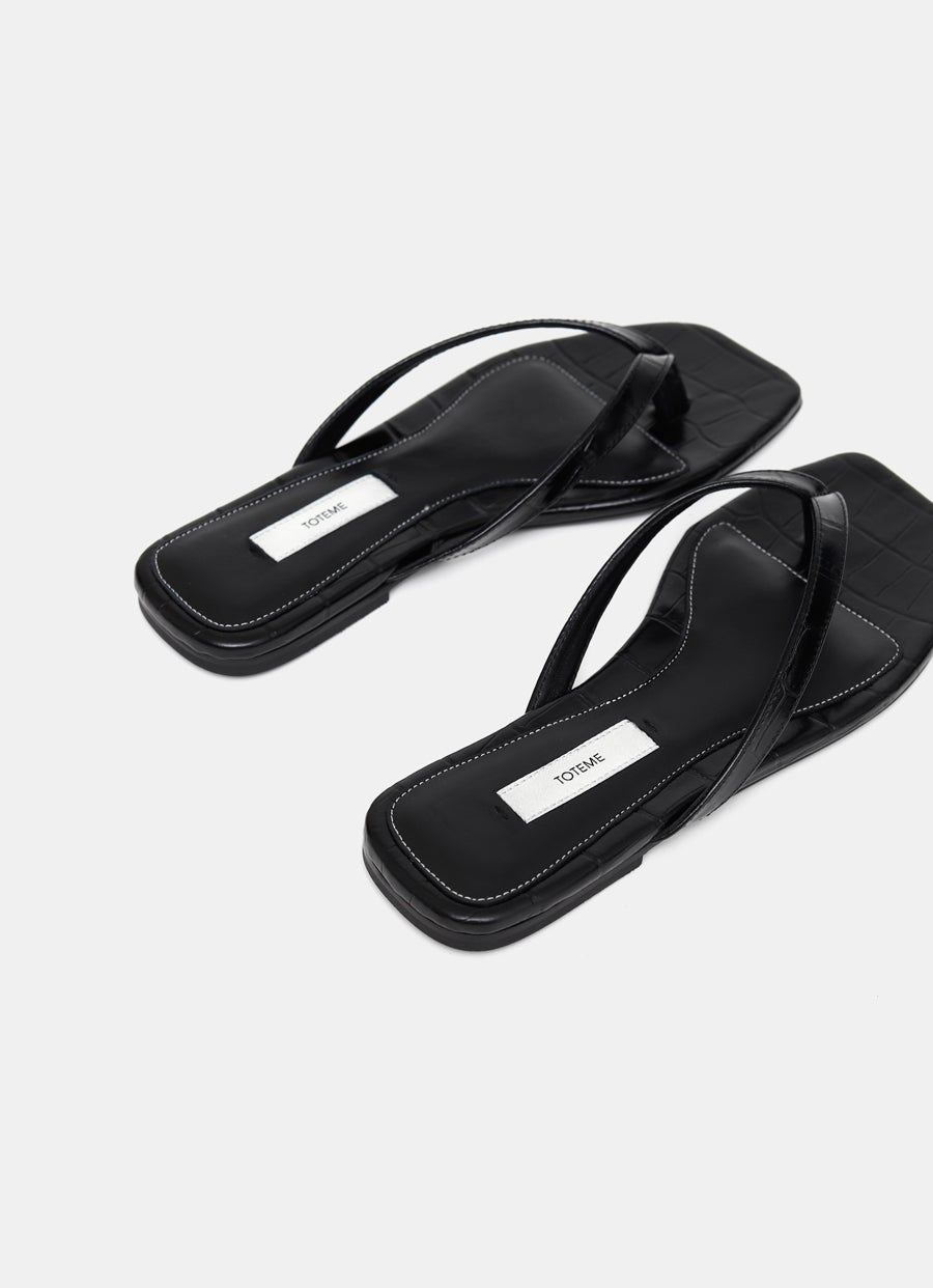 Chancla con textura de cocodrilo