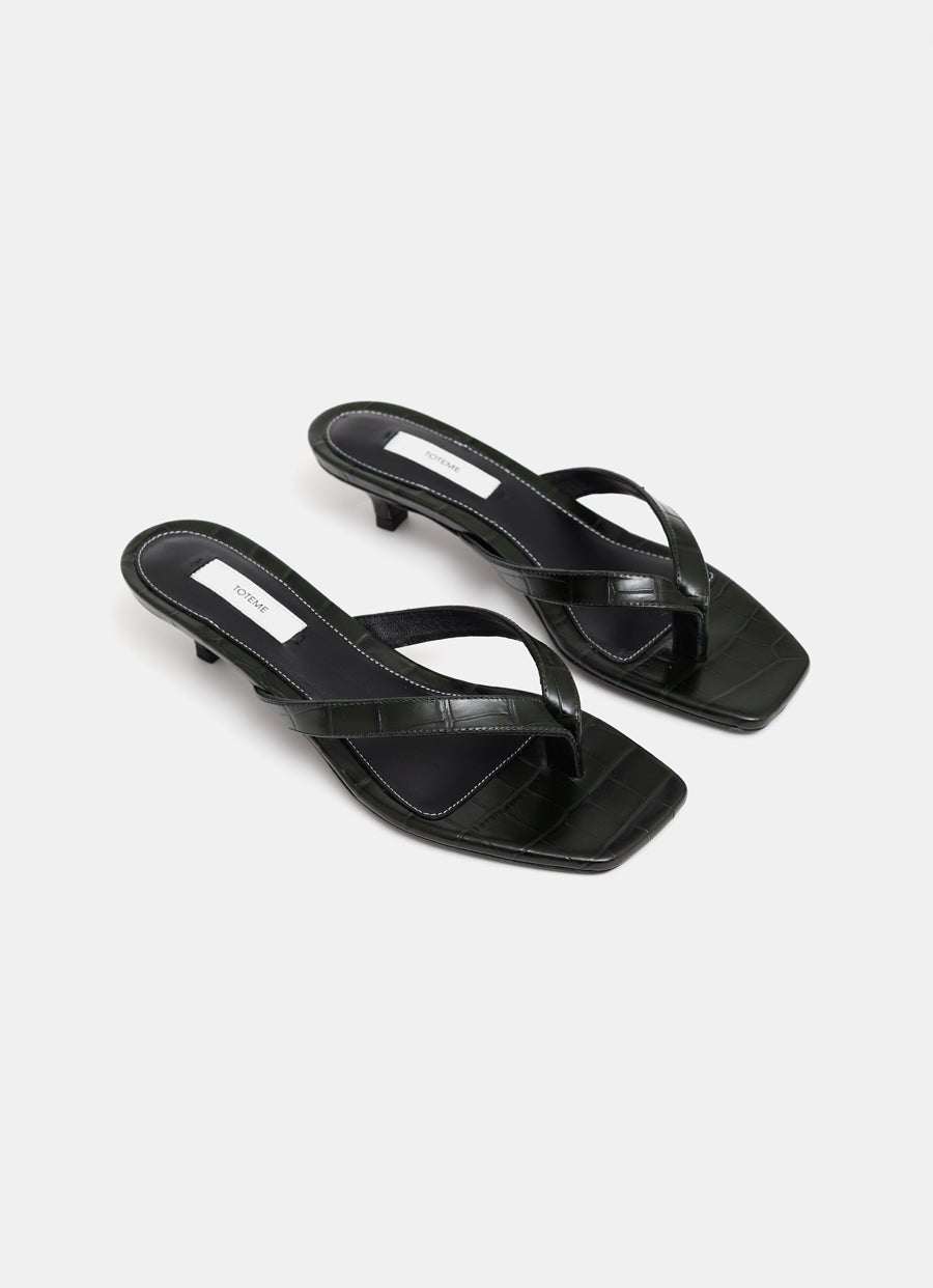 Chancla de tacón con textura de cocodrilo