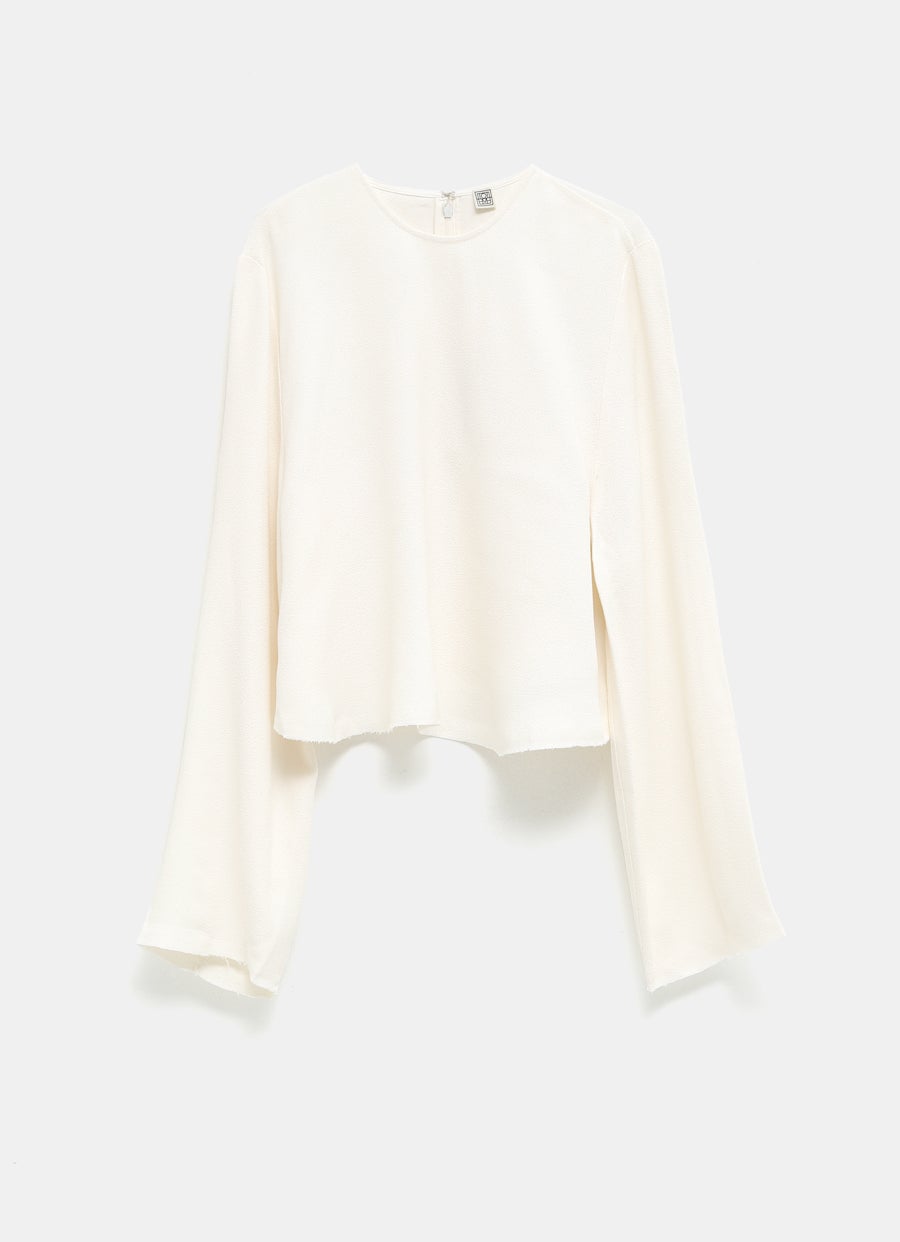 Blusa con bajo deshilachado