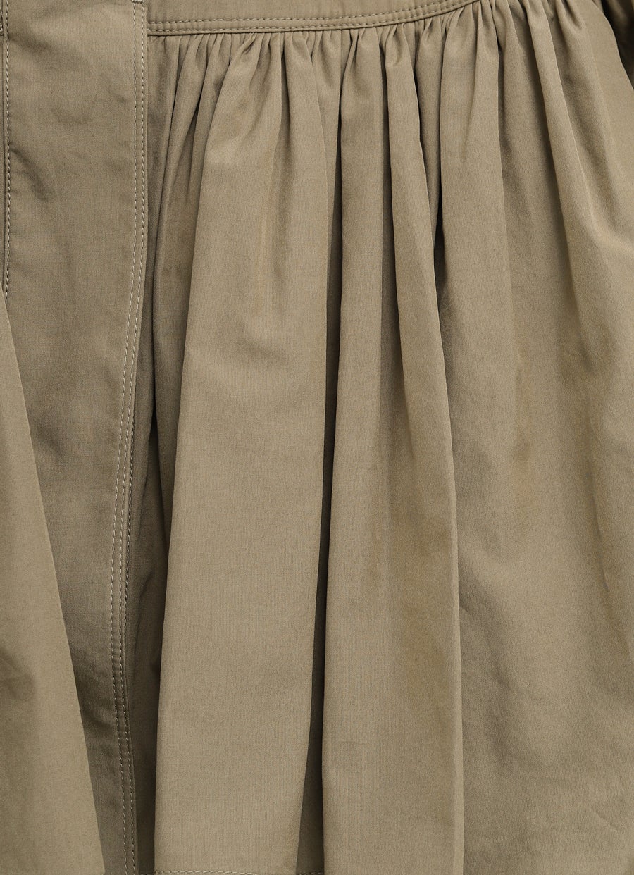 Gabardina corta de cuello alto