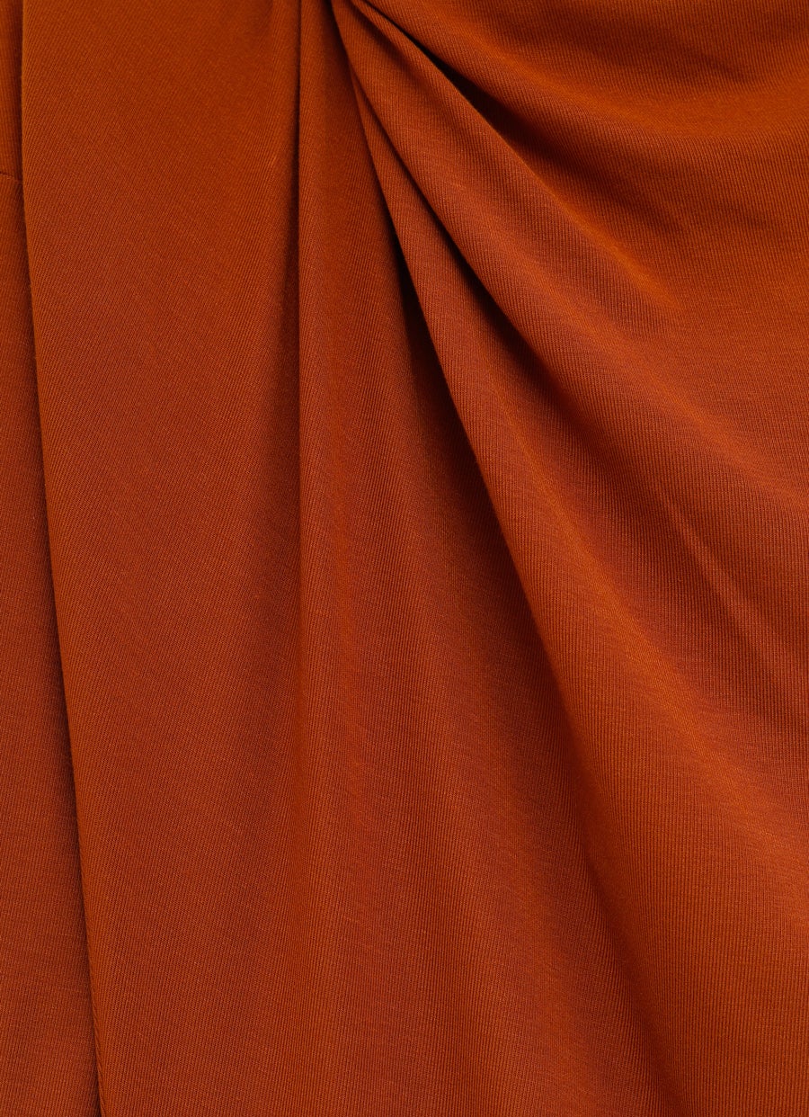 Vestido corto con cuello halter