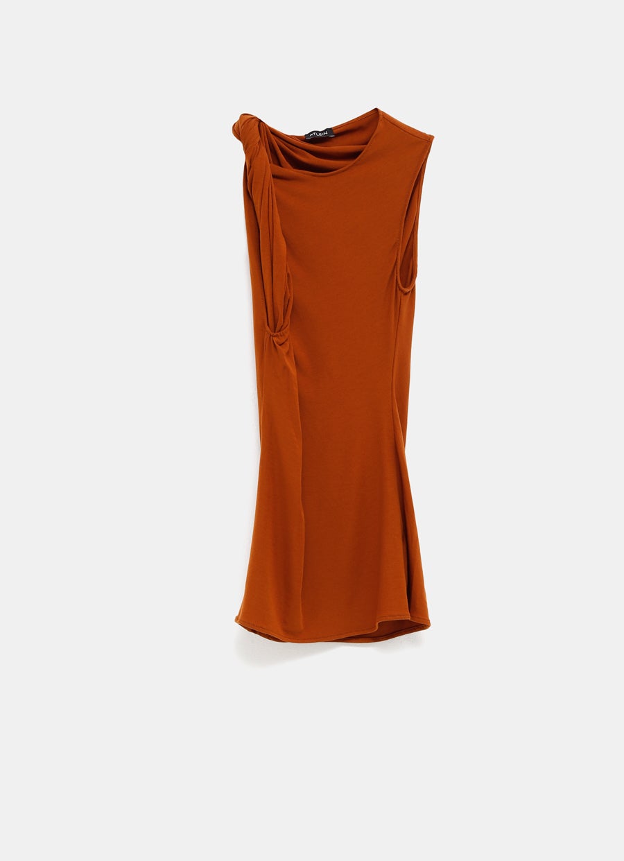 Top con detalle retorcido