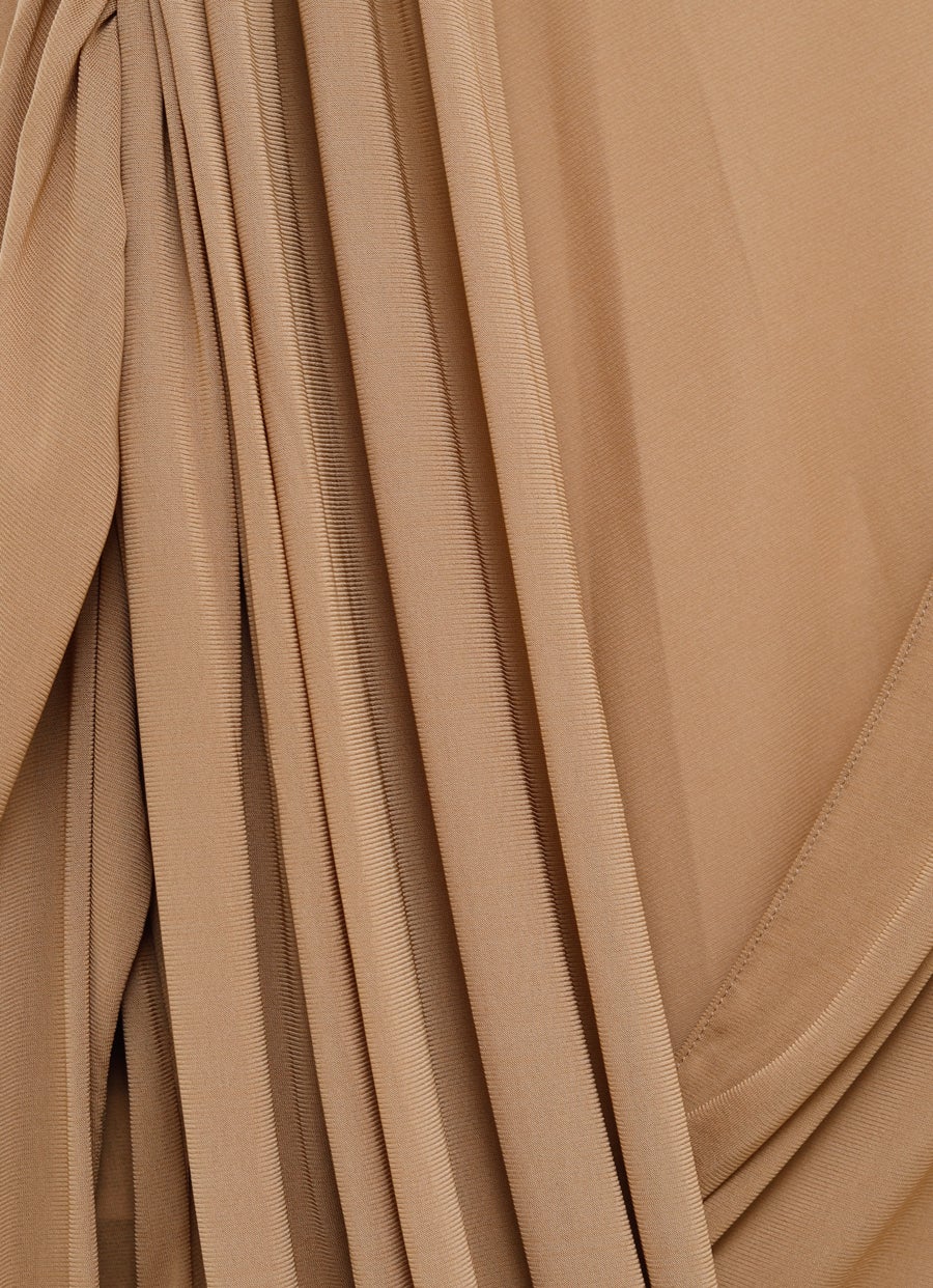 Vestido drapeado con abertura