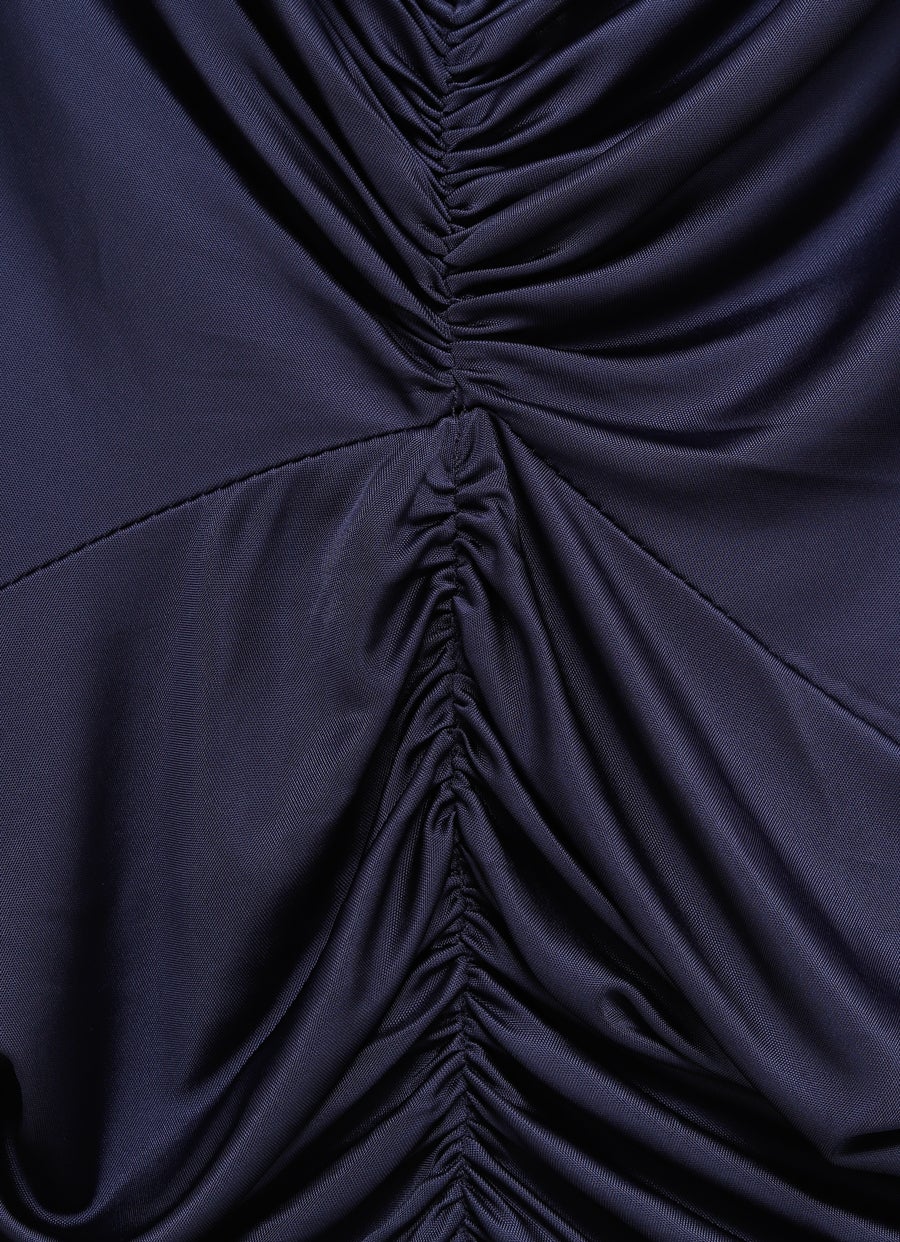 Vestido de noche con escote de pico