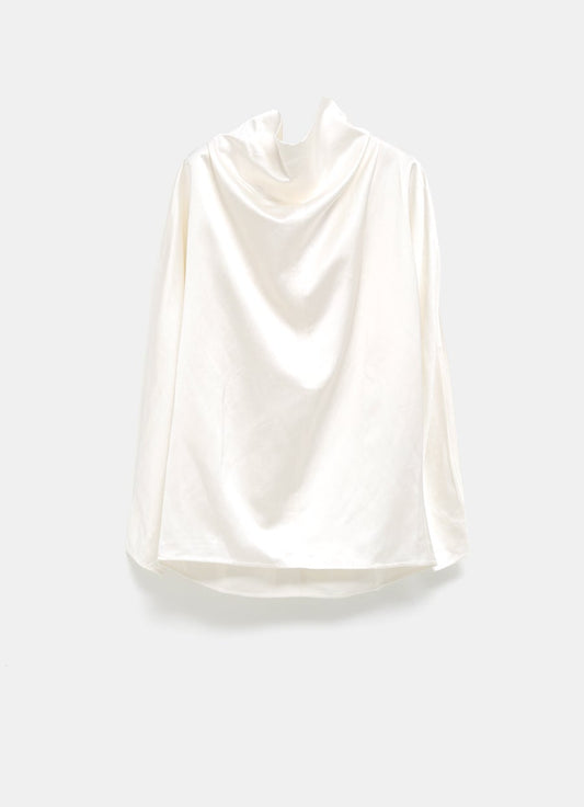 Blusa con lazada en el cuello