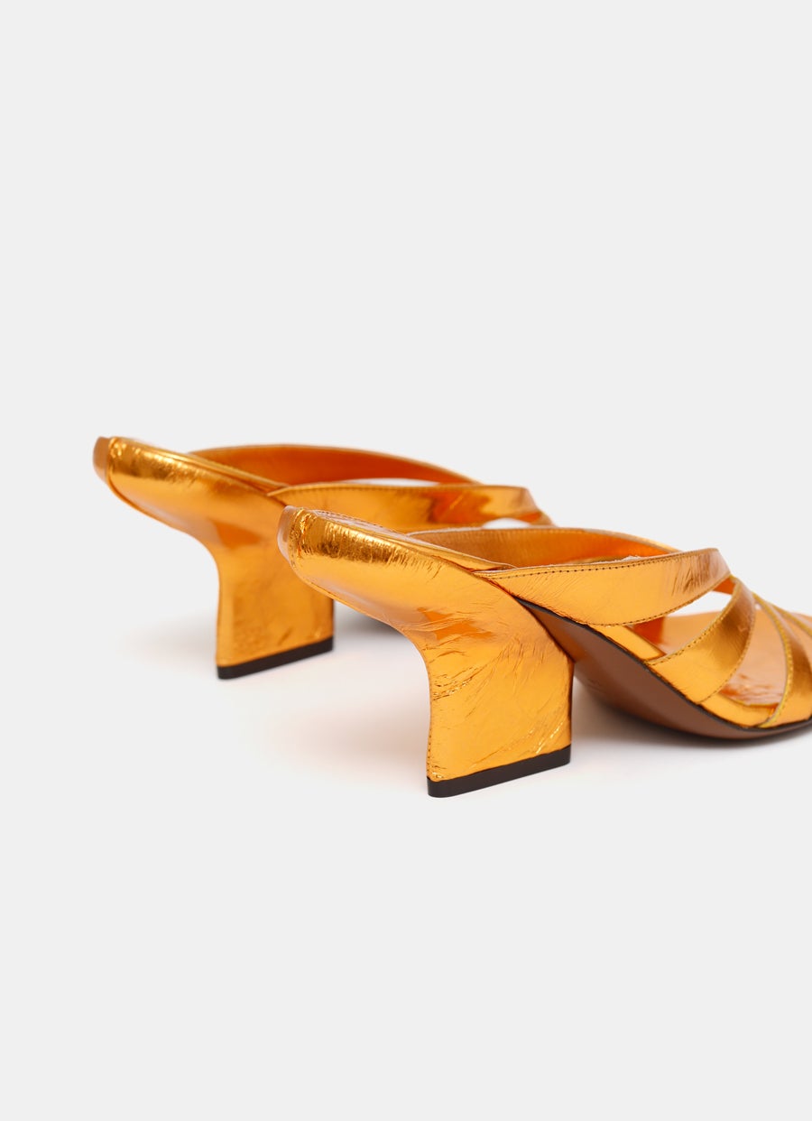 Sandalia Mule de piel metalizada