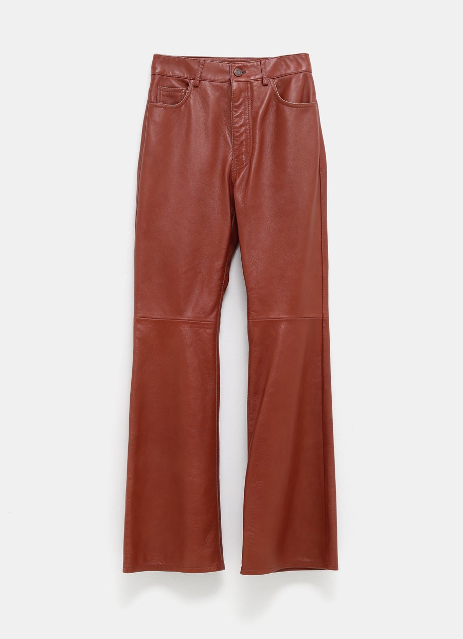 Pantalón acampanado de cuero