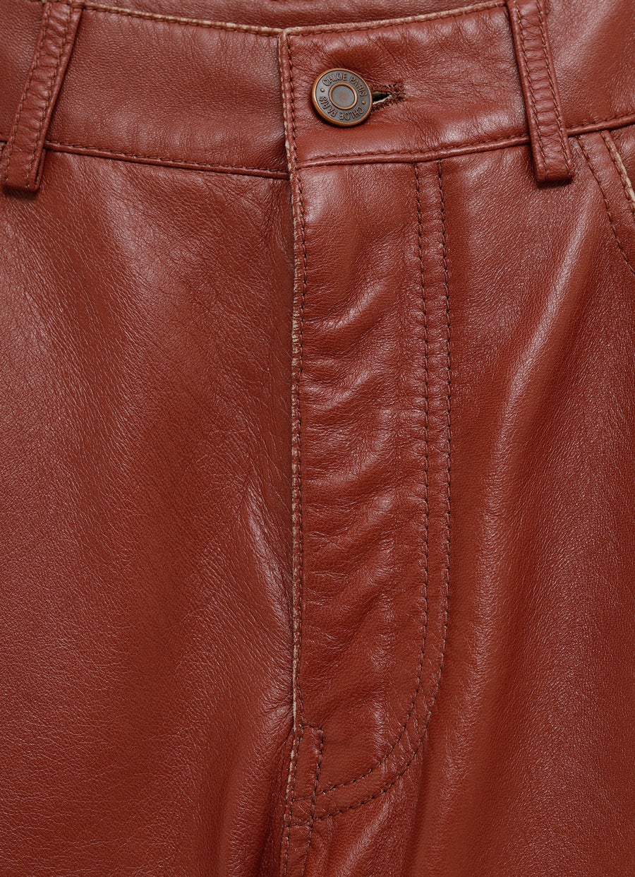 Pantalón acampanado de cuero