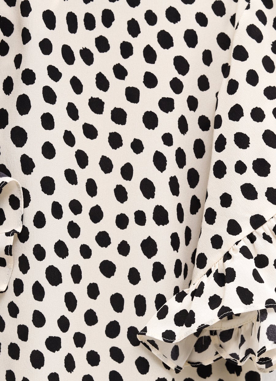 Blusa de lunares con volantes