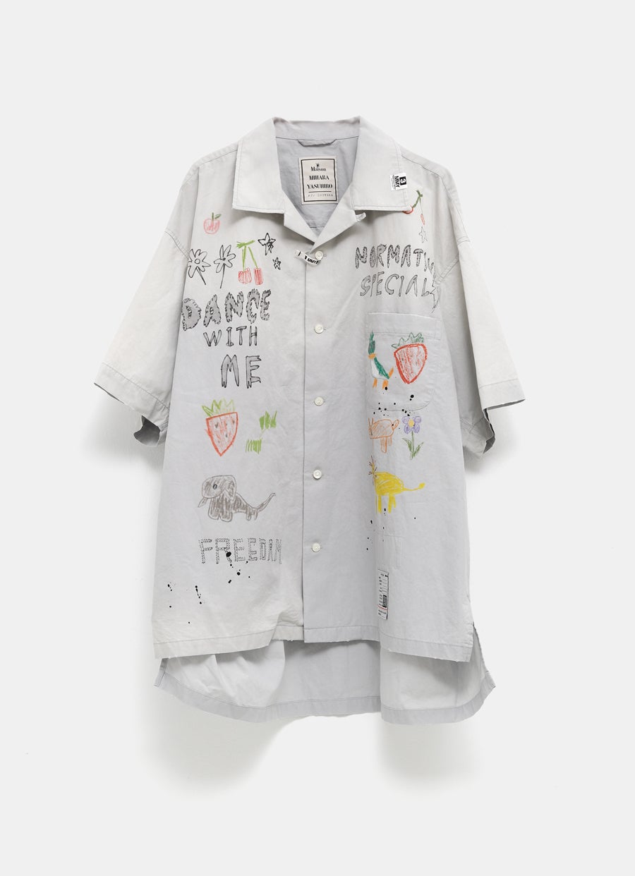 Camisa con estampado grafiti
