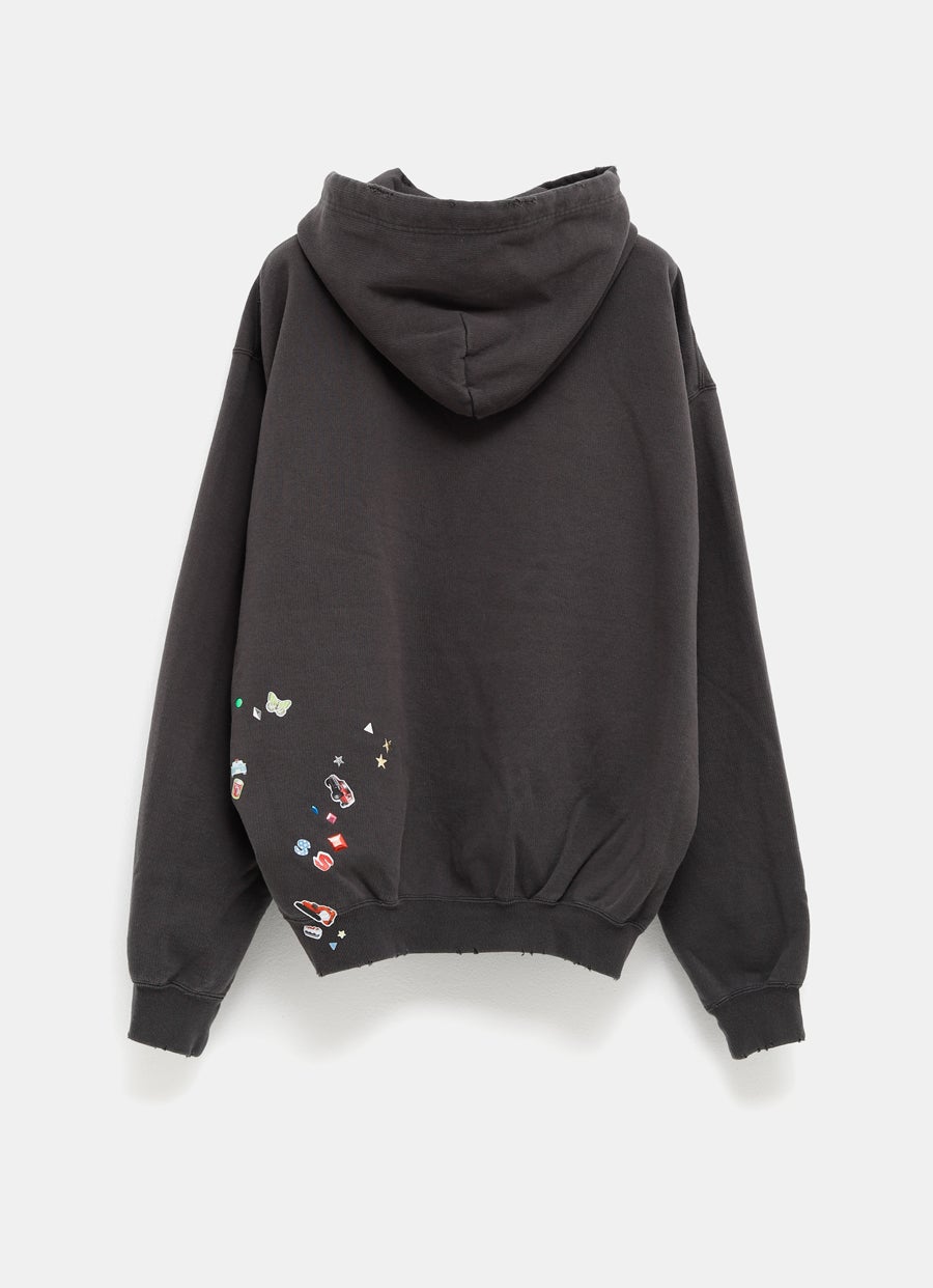 Sudadera con capucha y pegatinas