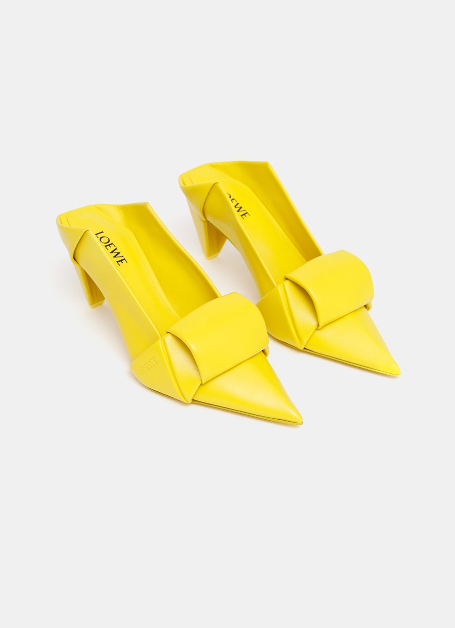 Zapato de salón con talón plegable