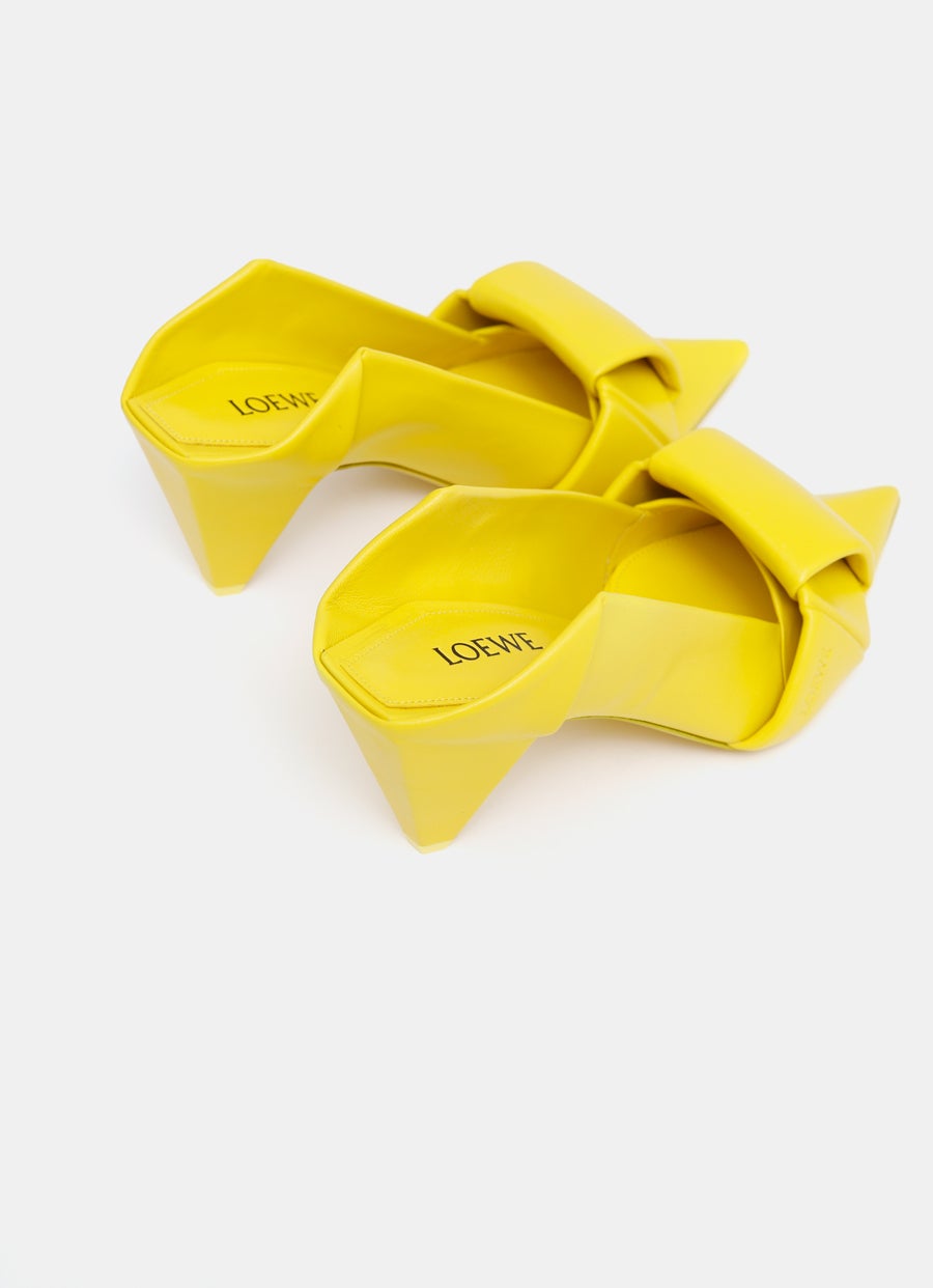 Zapato de salón con talón plegable