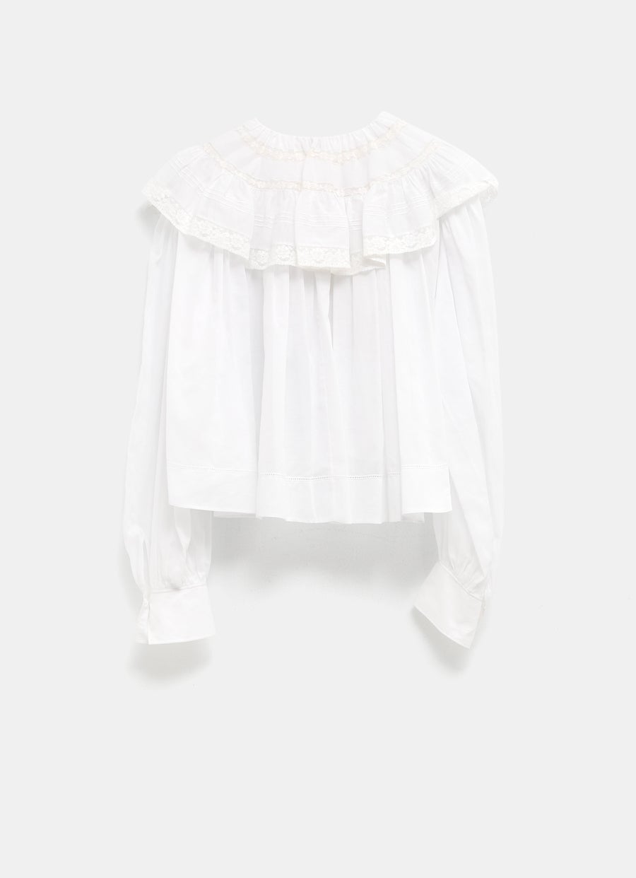 Top cropped con volantes