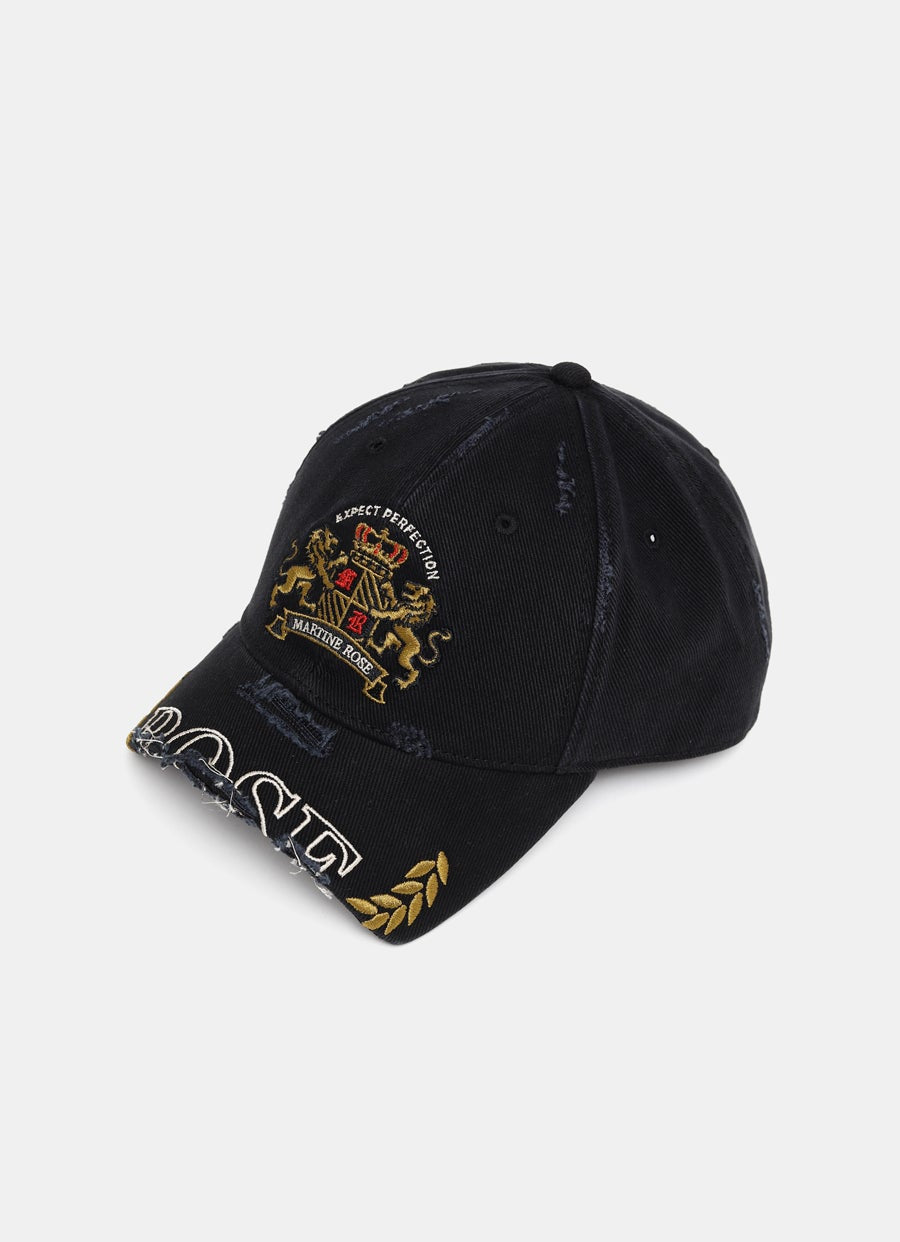 Gorra con visera cortada