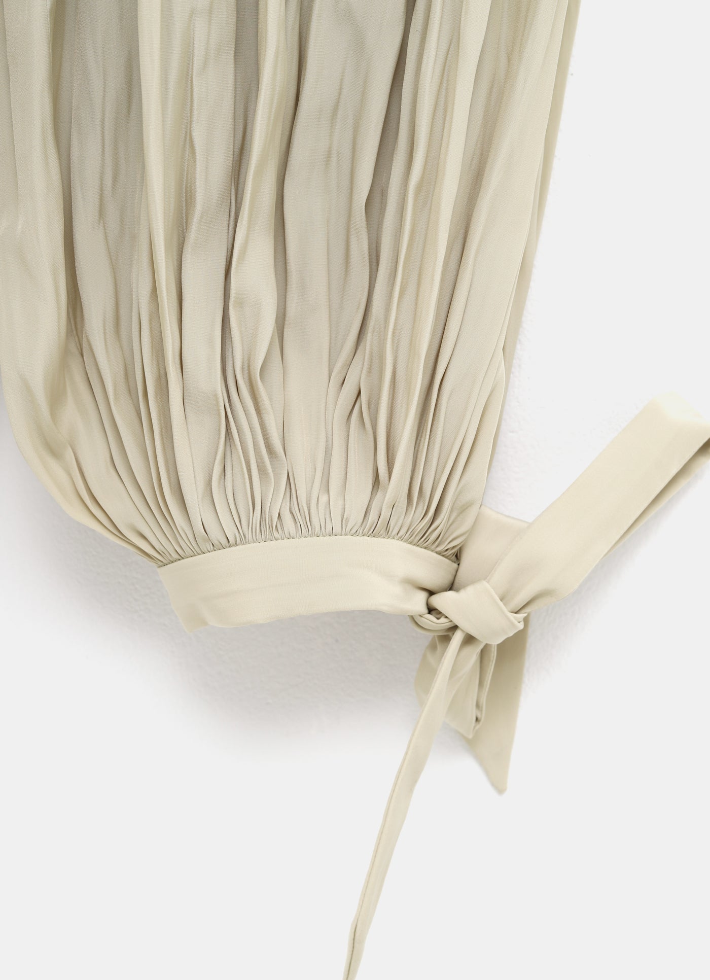 Pantalones plisados fluidos de seda