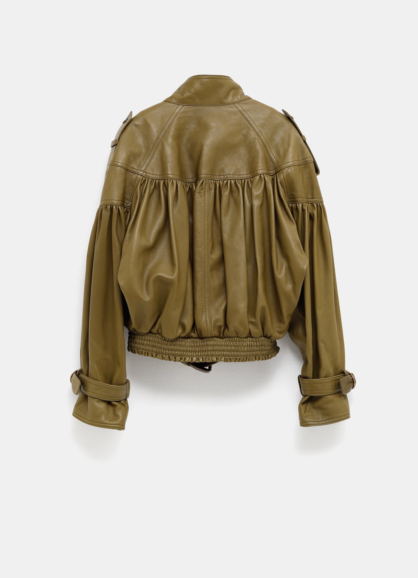 Chaqueta corta de cuello alto en piel