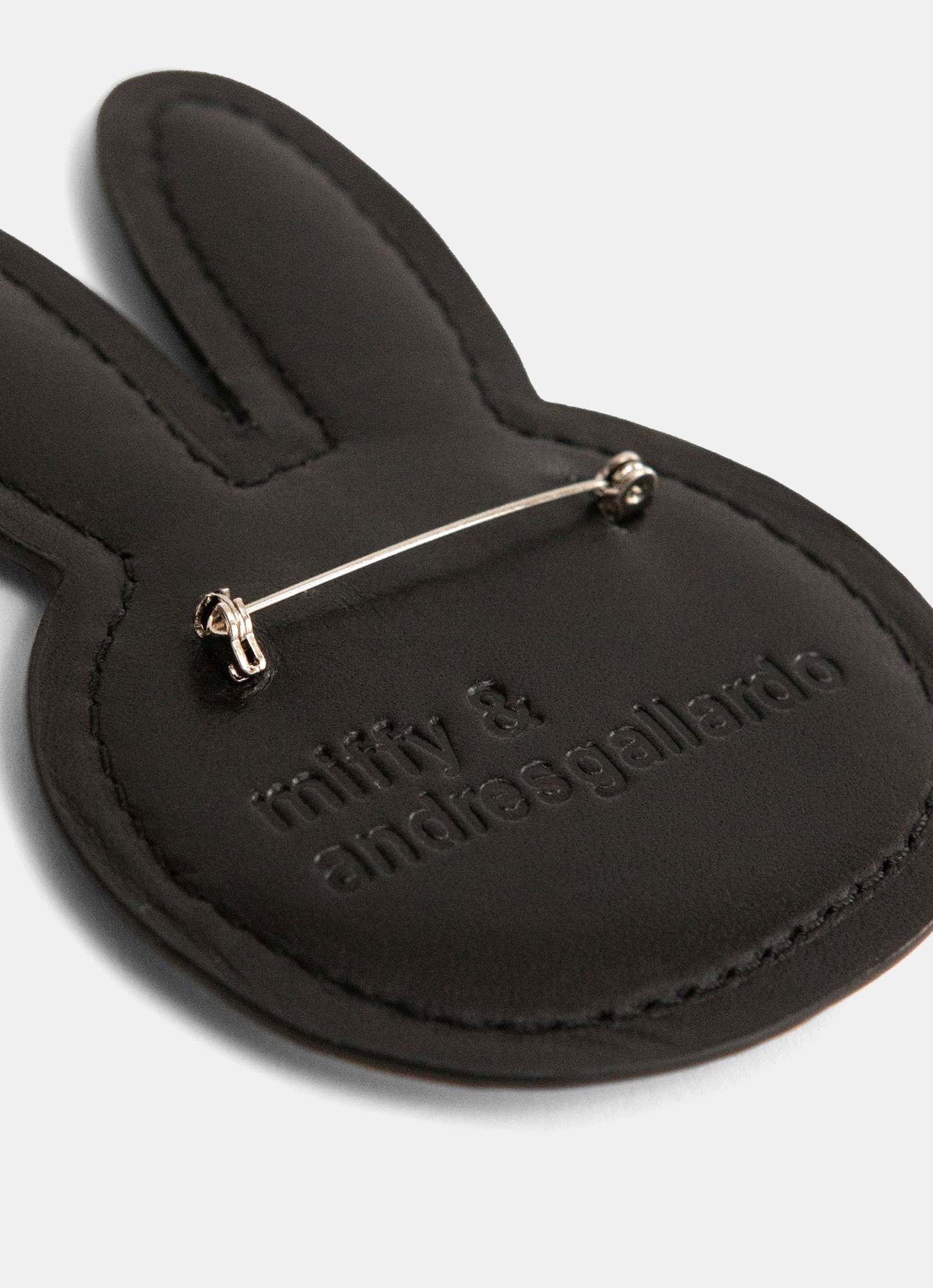 Alfiler Miffy de cuero