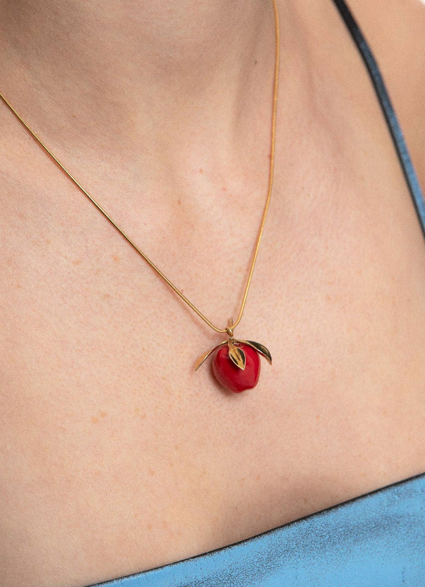 Cadena con colgante Apple