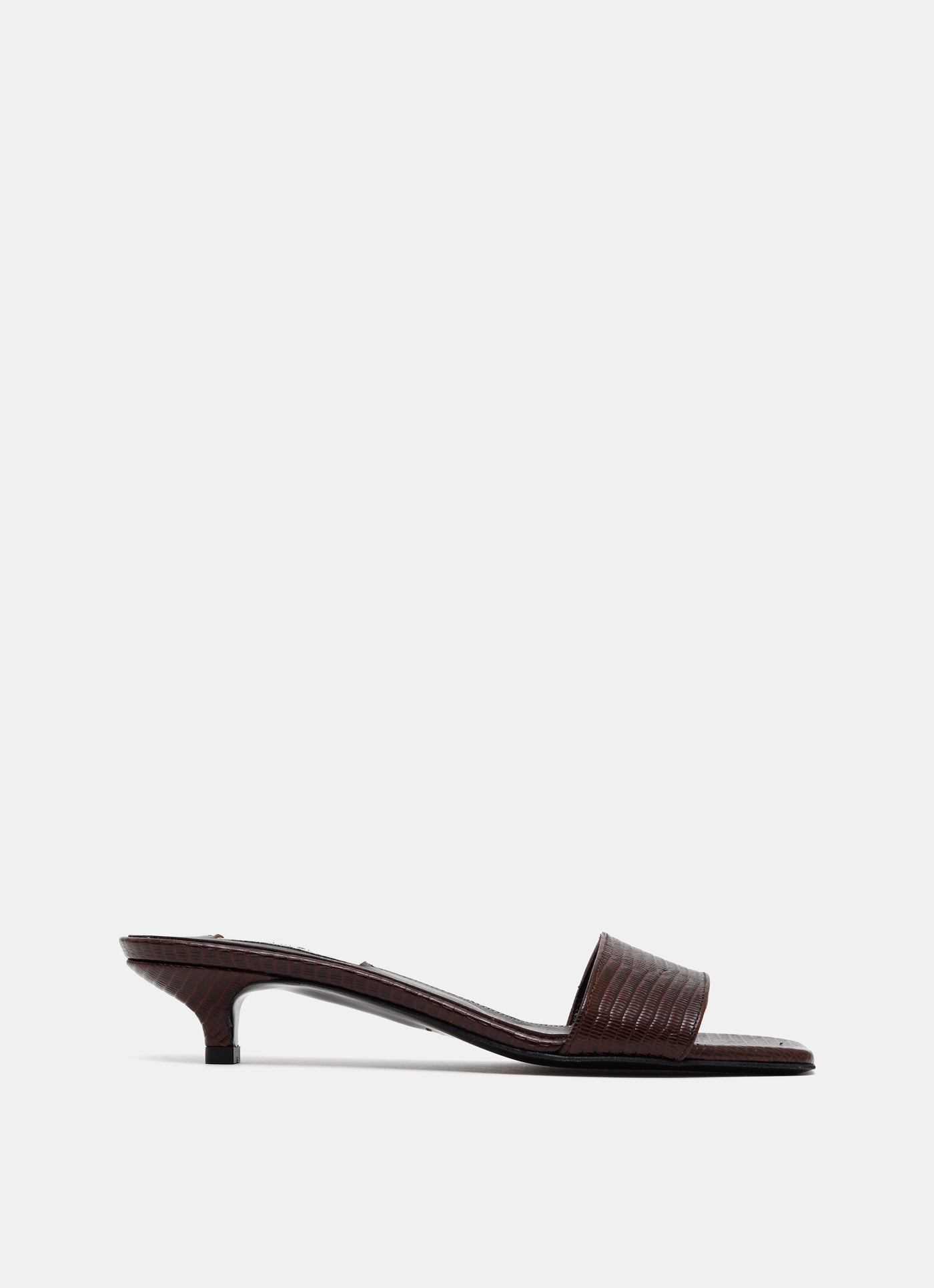 Mules de tacón con textura de lagarto