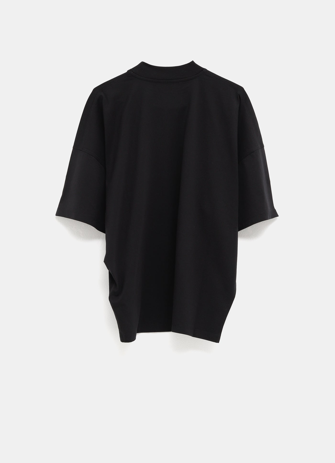 Camiseta con cuello cerrado