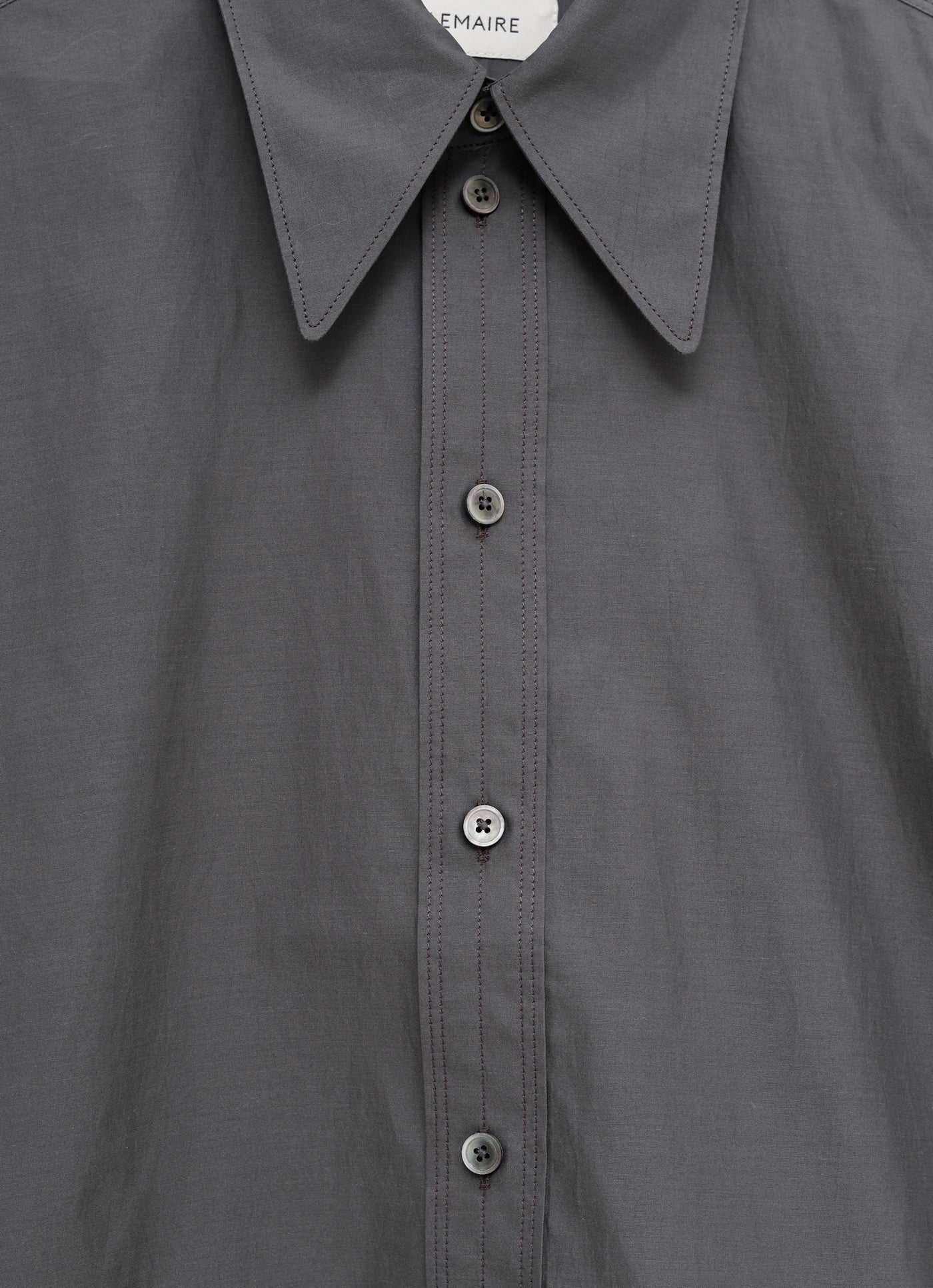 Camisa con cuello de punta para mujer