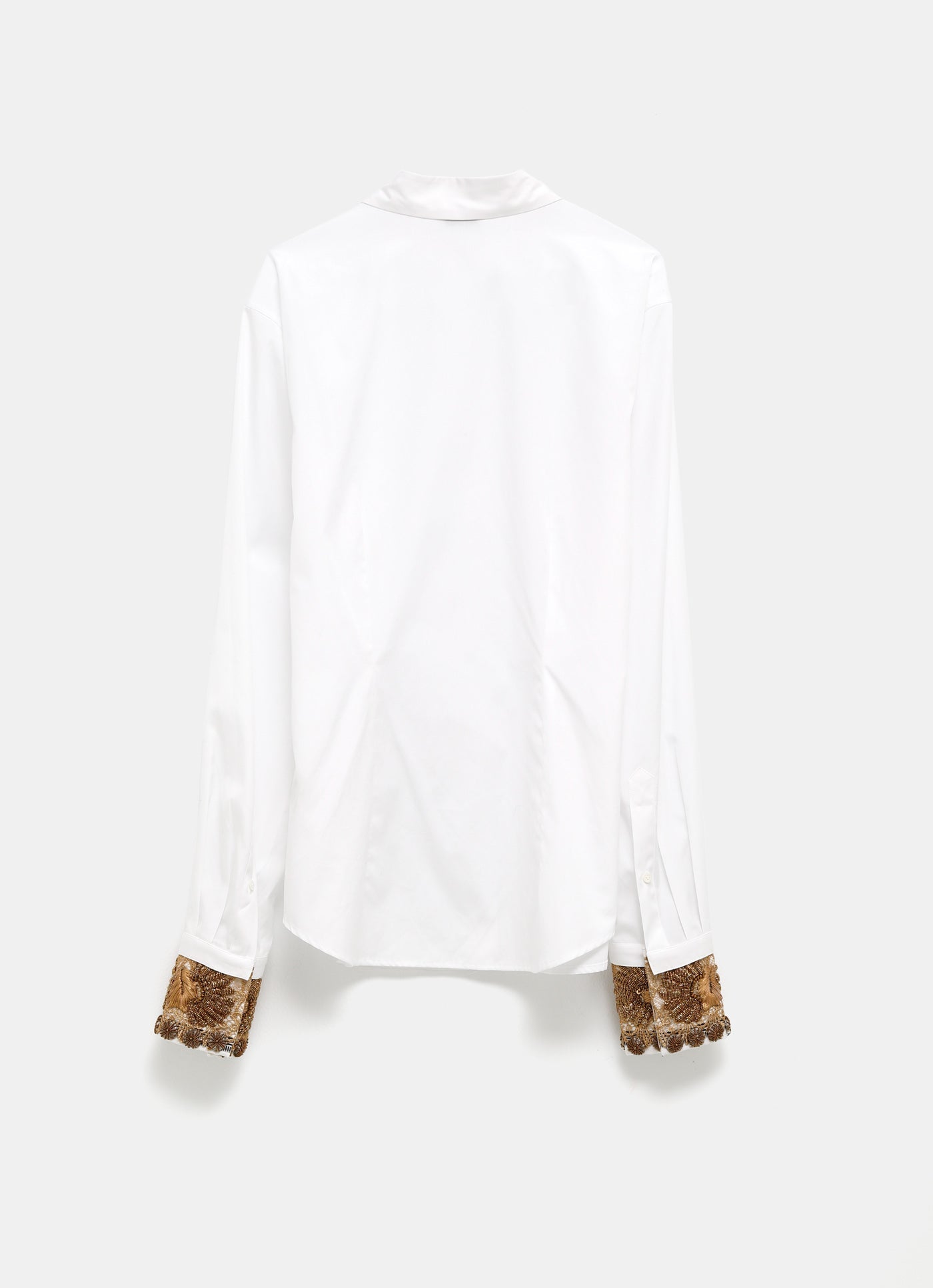Camisa con puños de pedrería