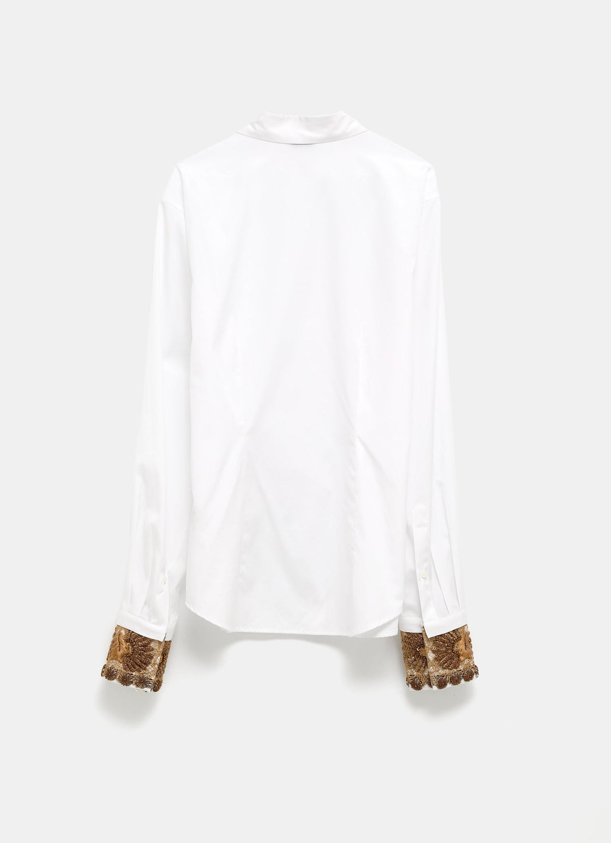 Camisa con puños de pedrería