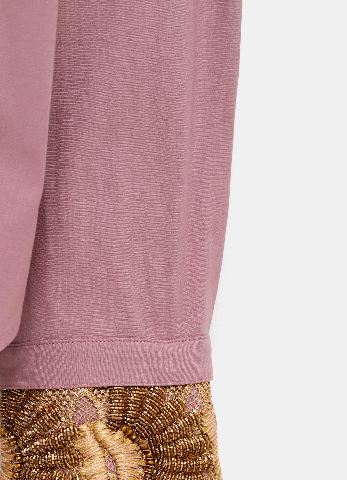 Camisa con puños de pedrería