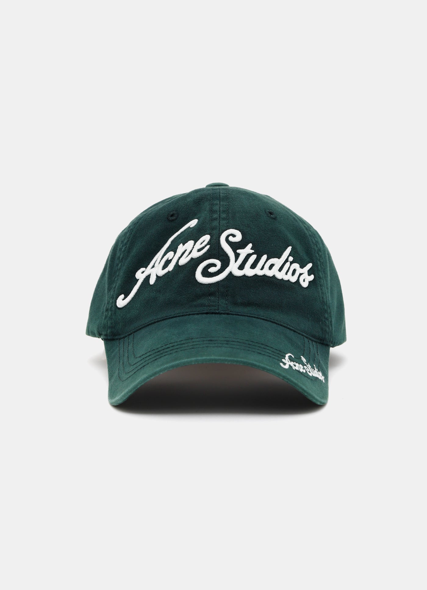 Gorra con logo bordado