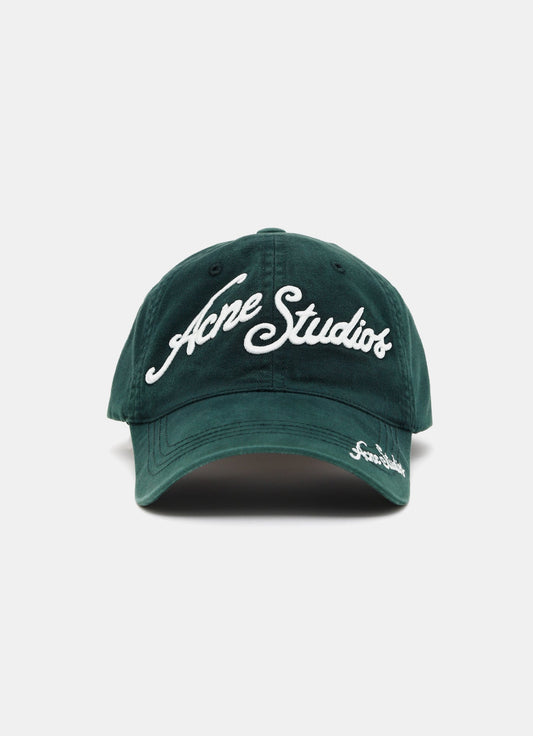 Gorra con logo bordado