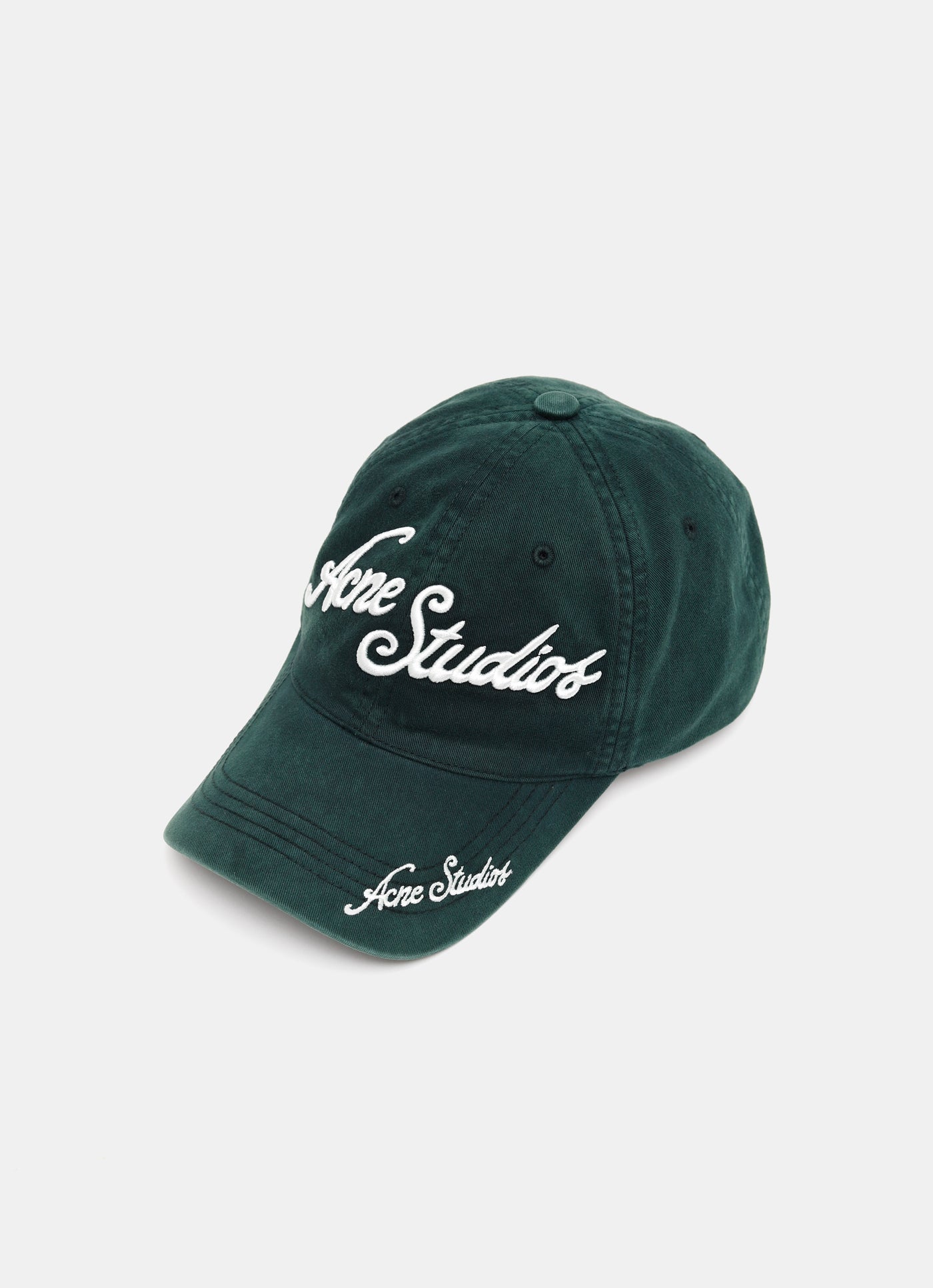 Gorra con logo bordado