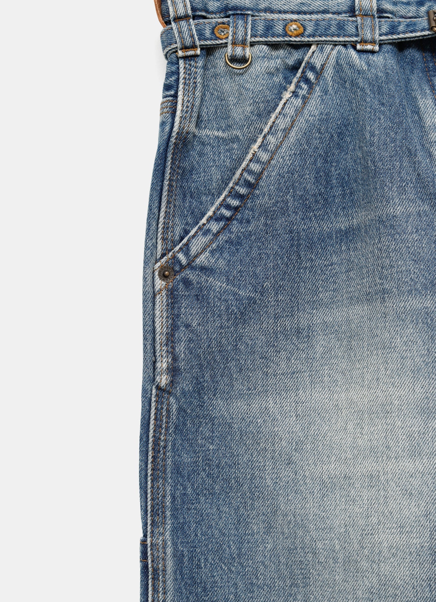 Pantalón ancho con cinturón