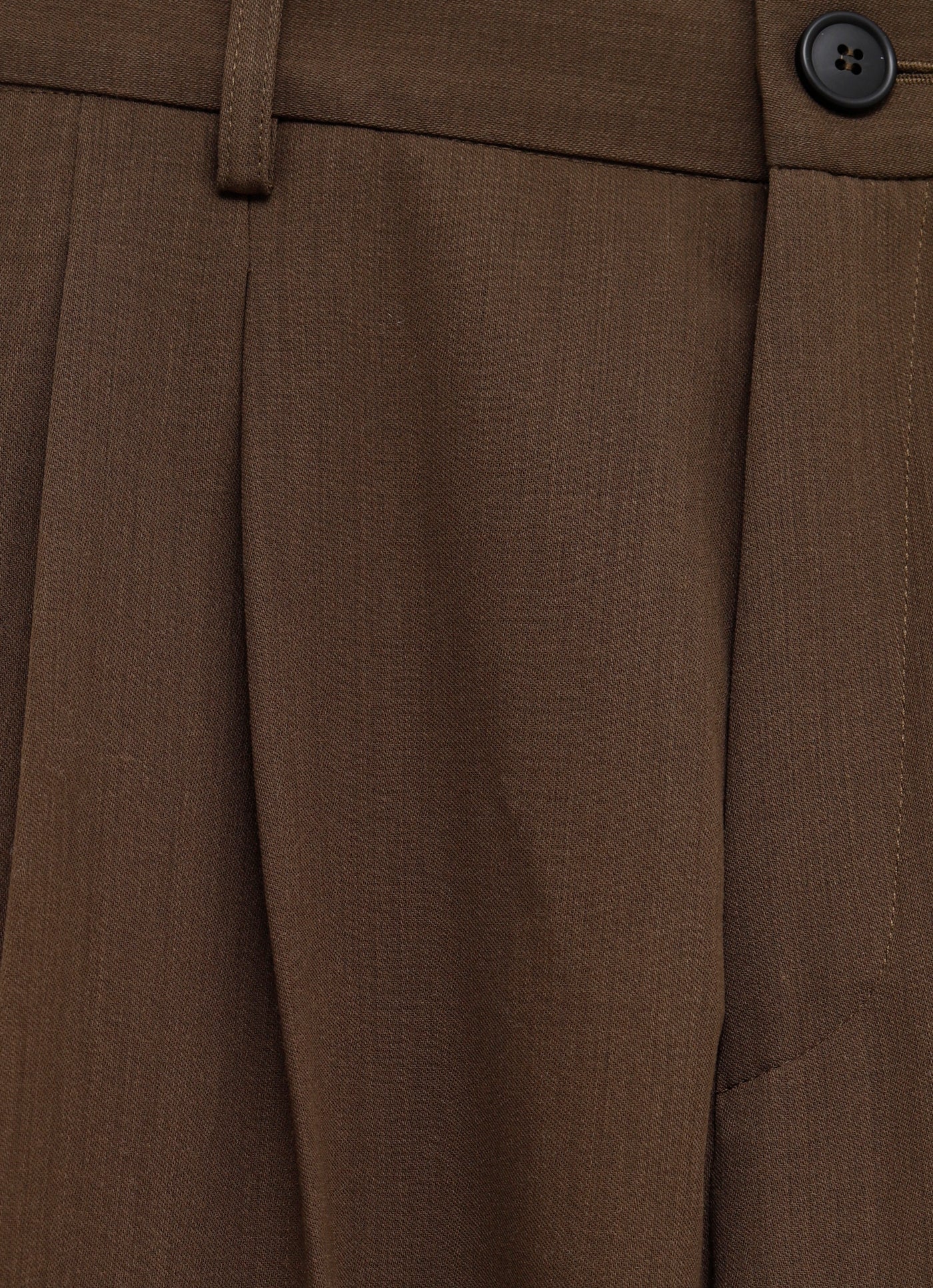 Pantalón ancho con pliegues dobles