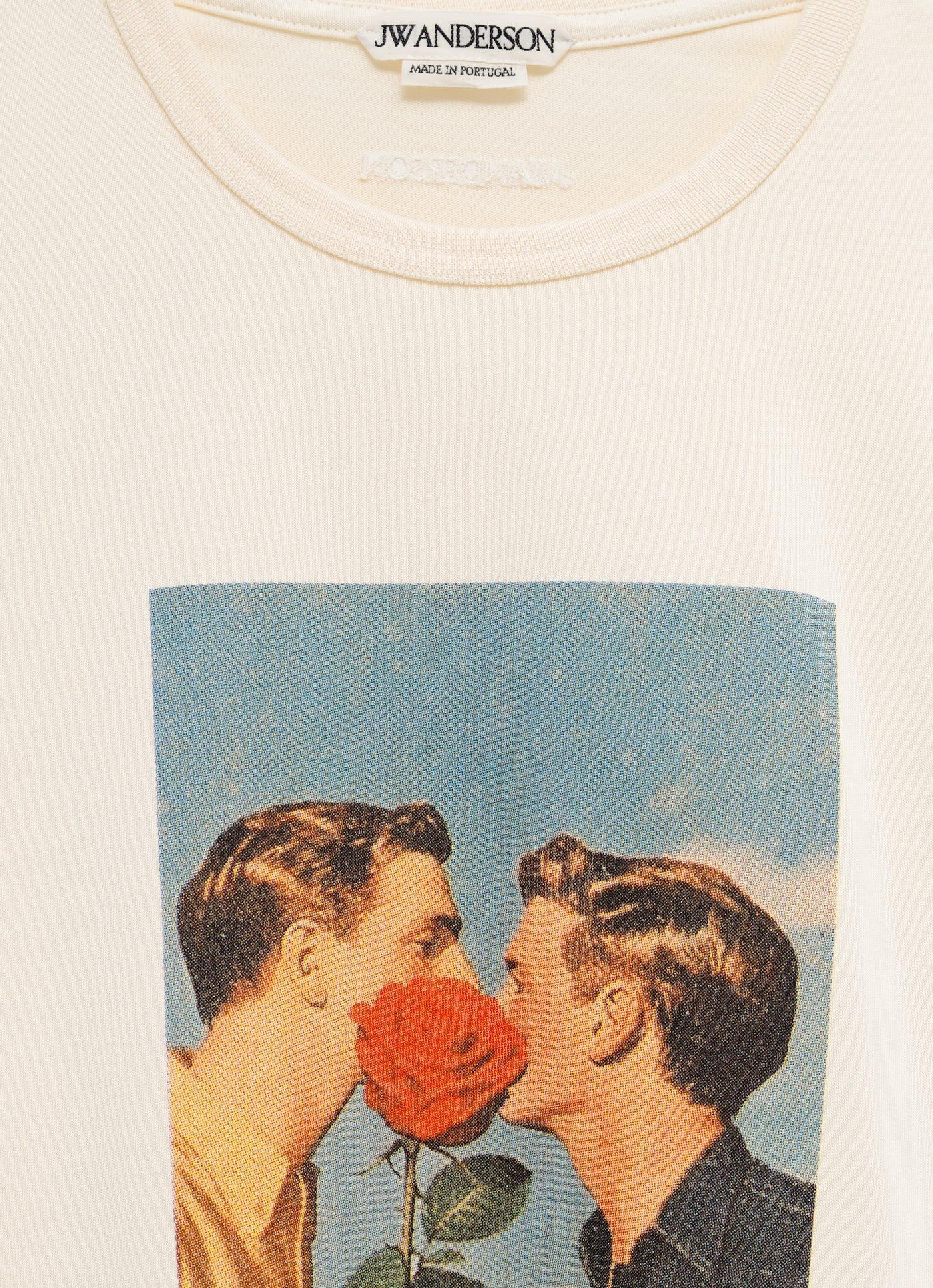 Camiseta Kissing by the Rose Bush