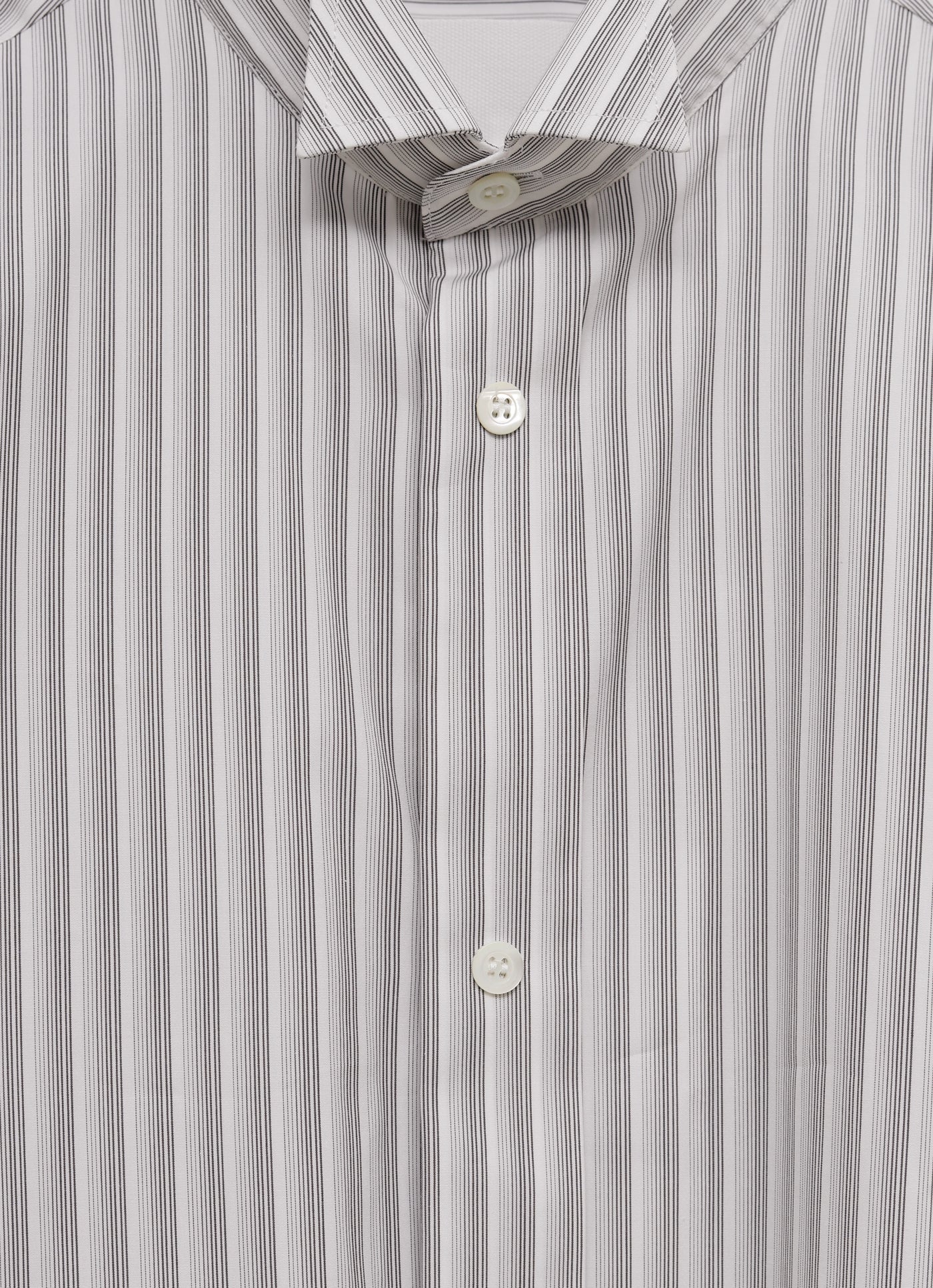 Camisa con cuello de frac para mujer