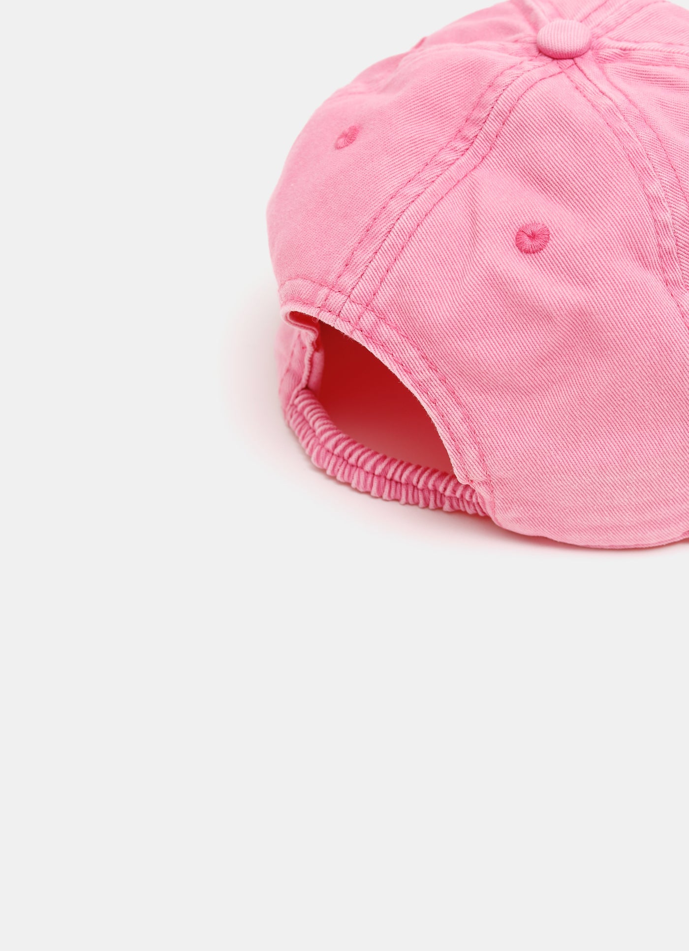 Gorra con logo bordado