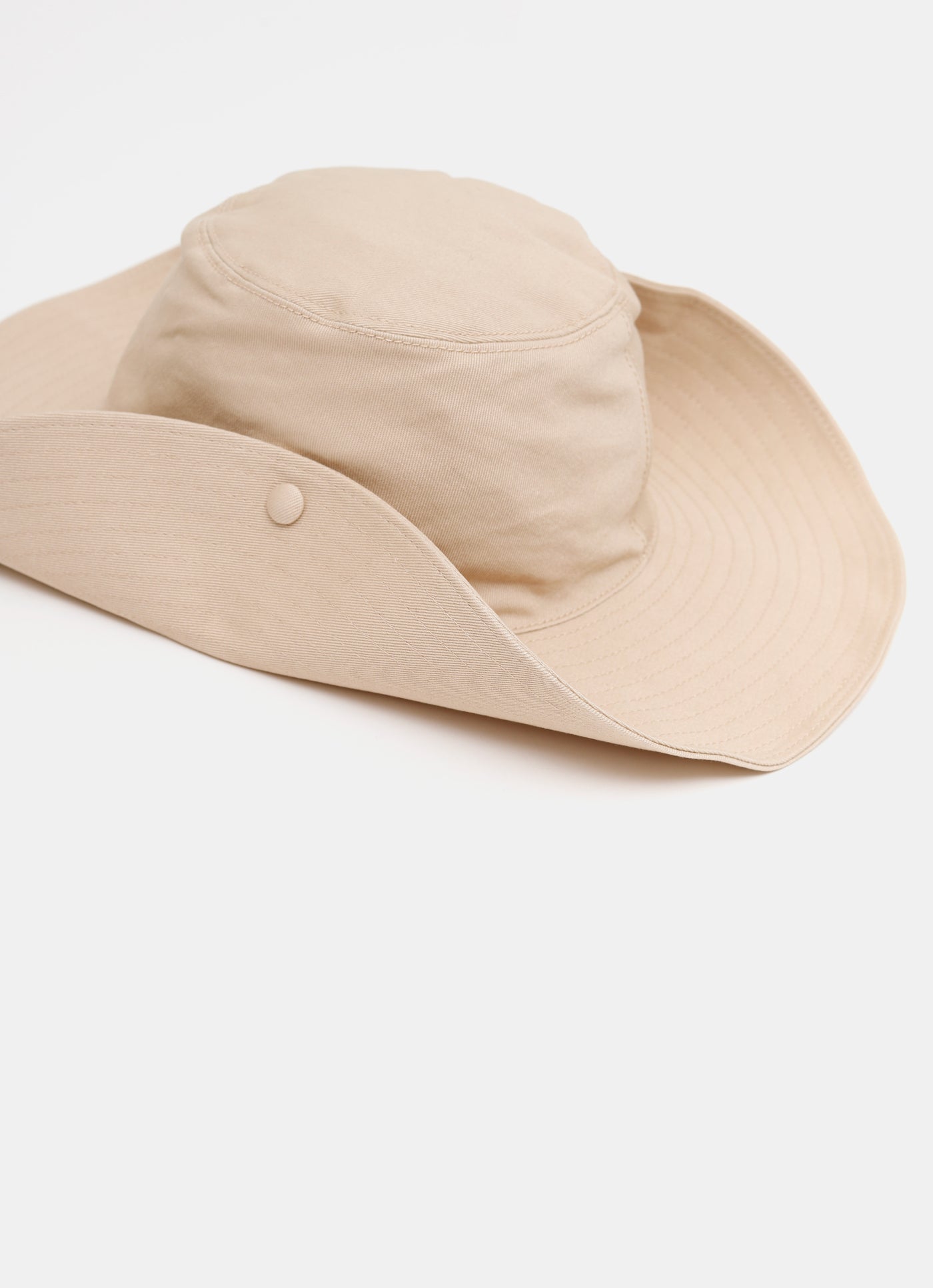 Sombrero con logo bordado