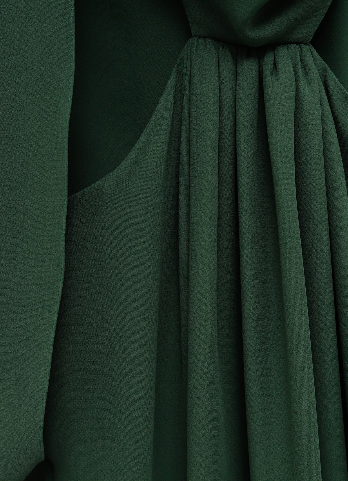 Vestido drapeado con capa